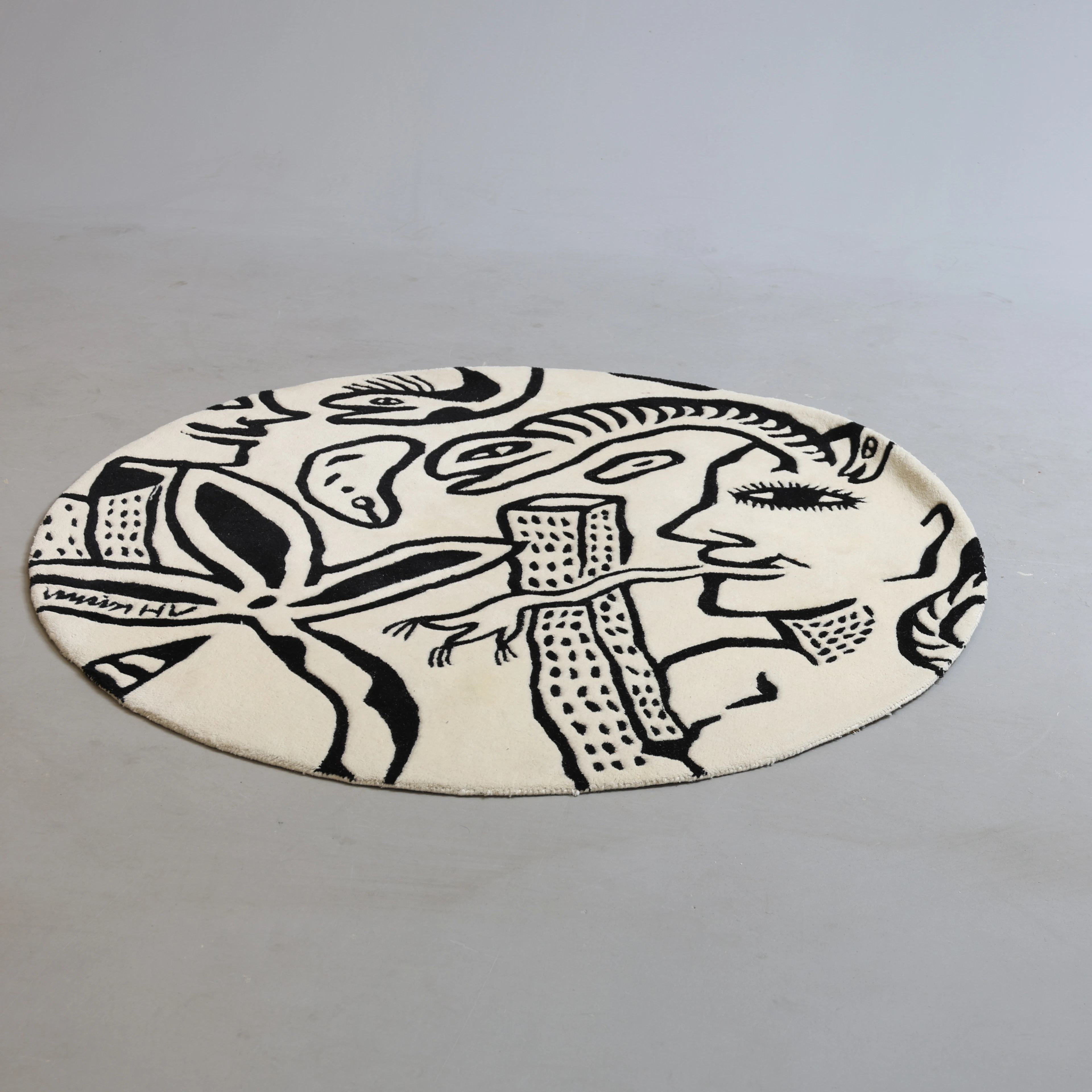 ULRICA HYDMAN-VALLIEN. matta, ull, "Esperanto". Diameter ca 150 cm.