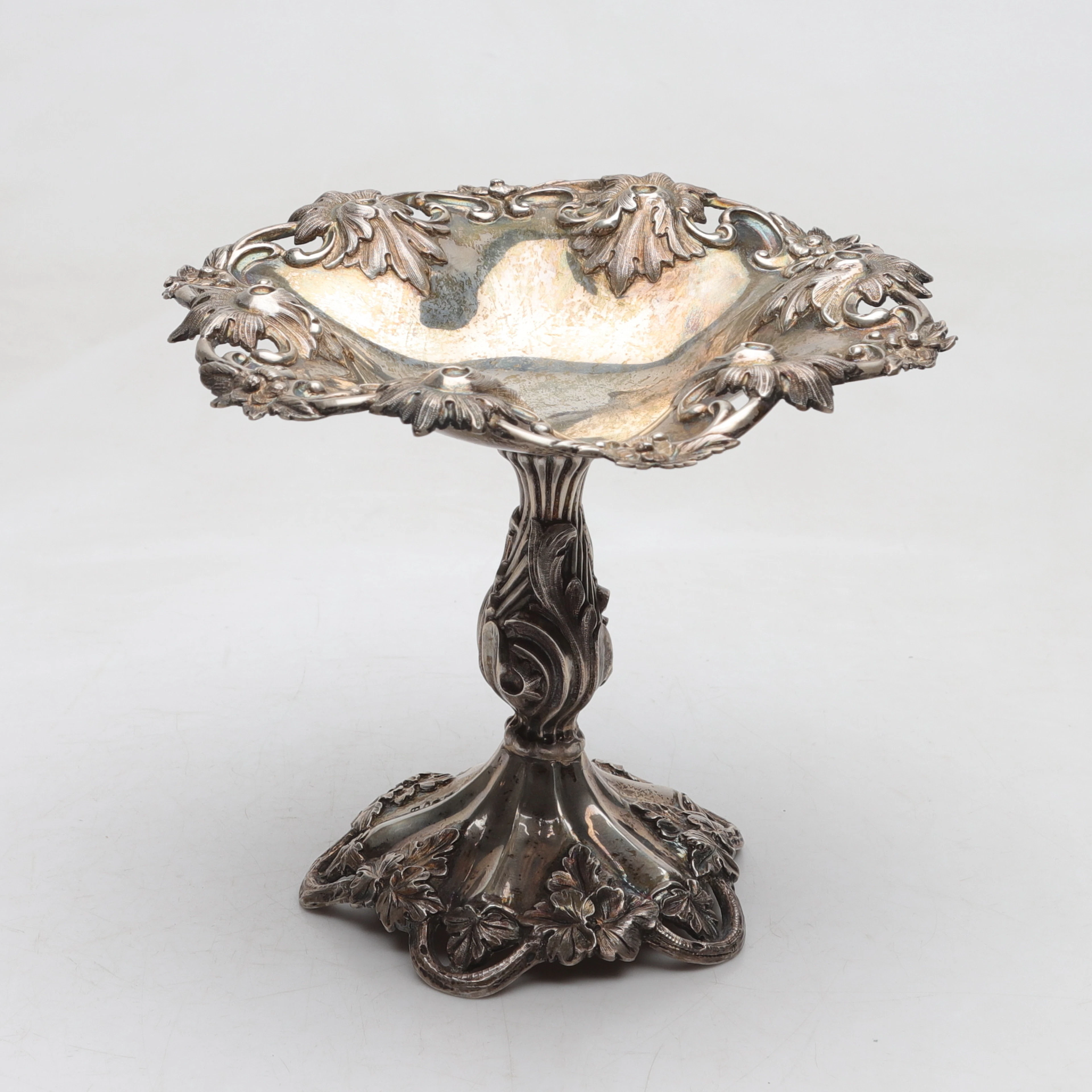 SKÅL PÅ FOT, silver, nyrokoko, Stockholm, Sverige, 1867. Totalvikt ca 288 g.