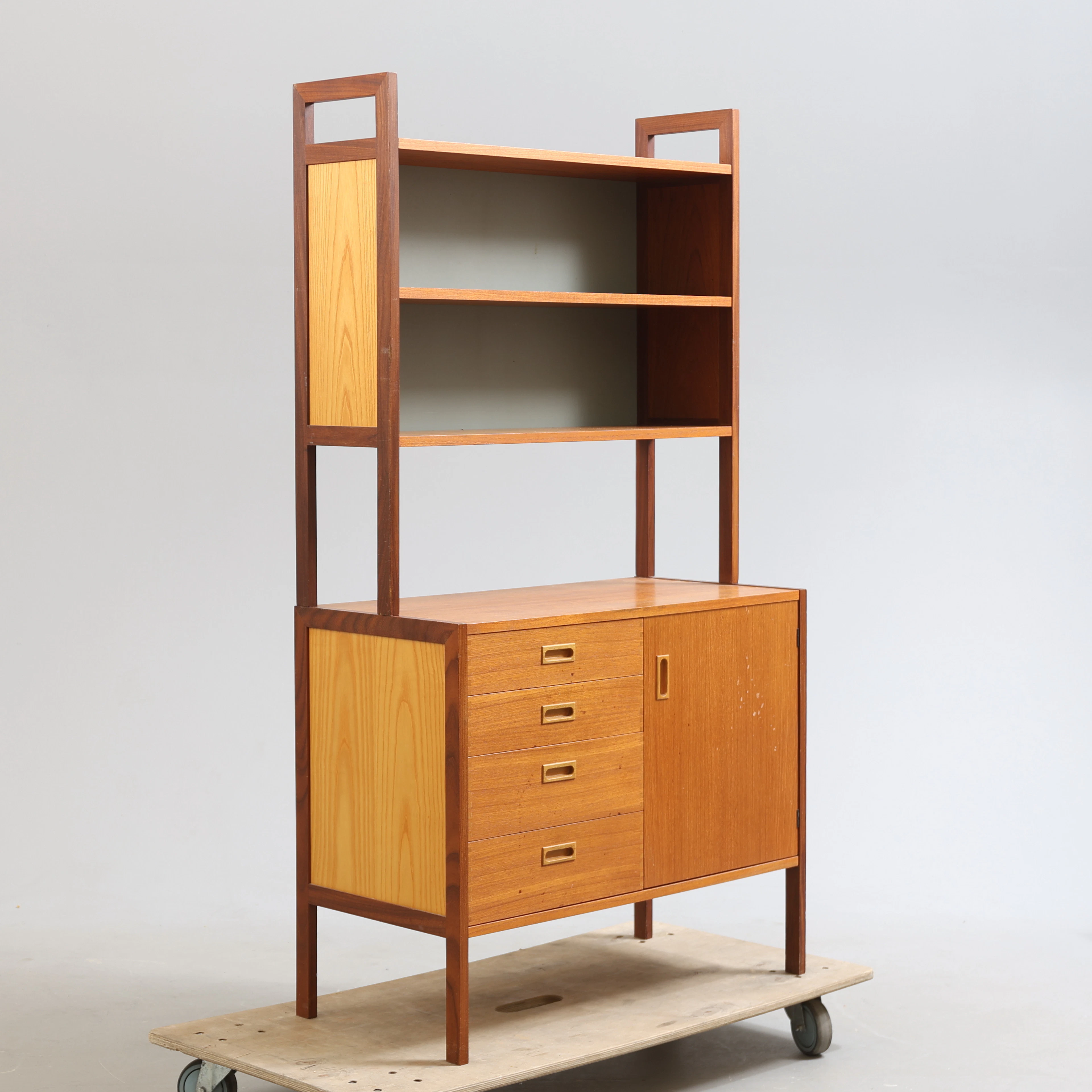 GILLIS LUNDGREN. bokhylla, "System", IKEA, 1960-tal.
