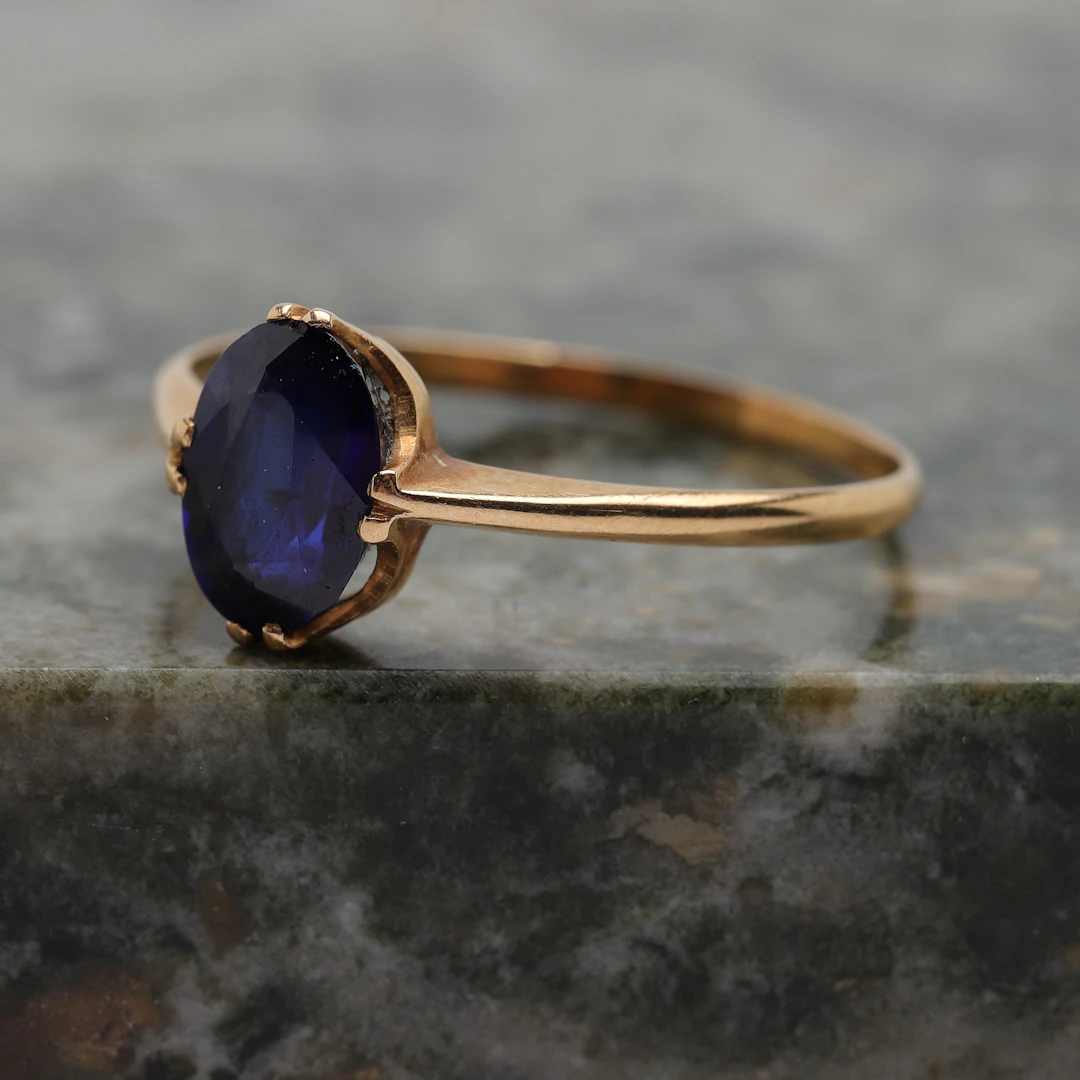 RING, 18k guld, med blå sten, 1924, totalvikt ca 2,02g.
