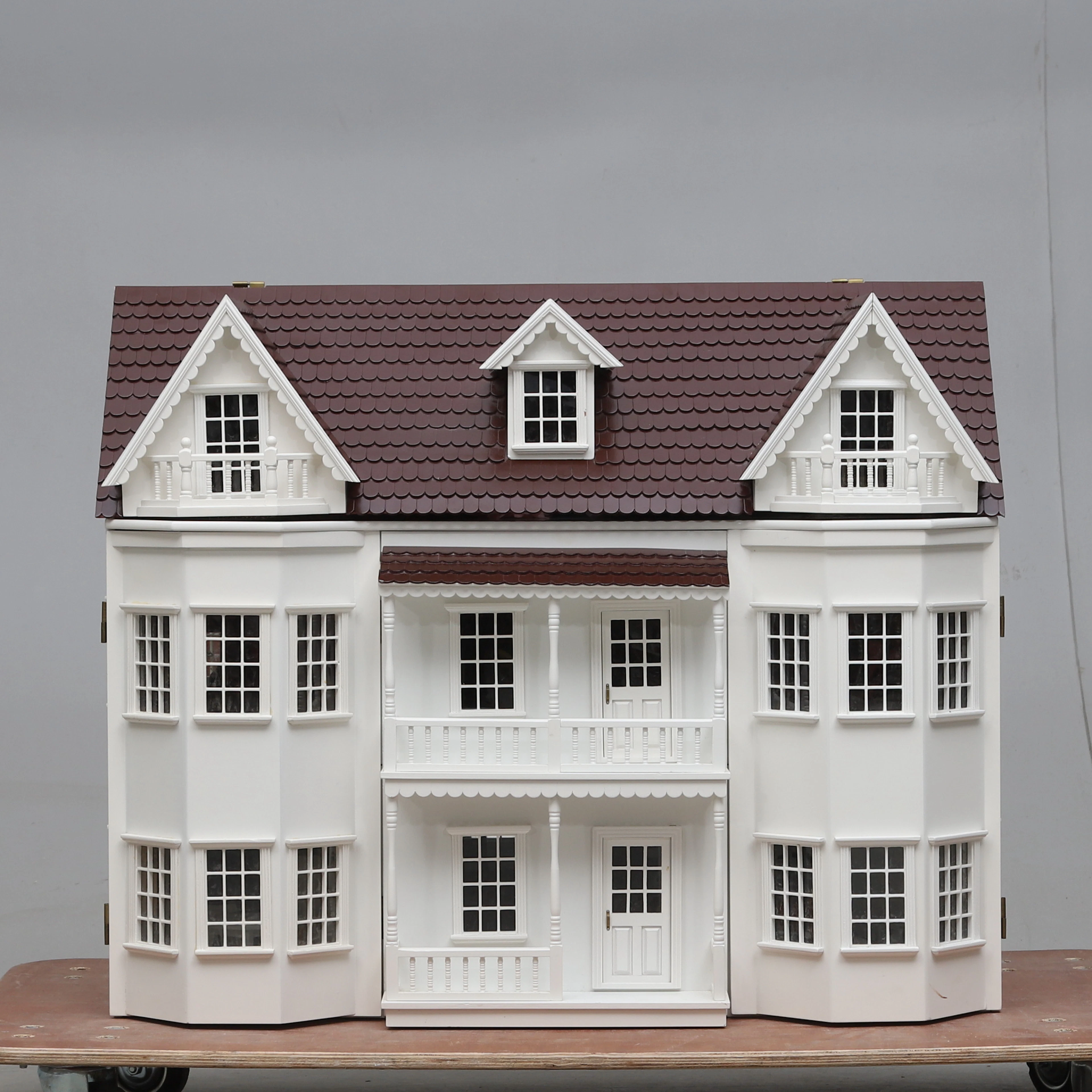 DOCKHUS, 3-våningar, med tillbehör, 19/2000-tal.