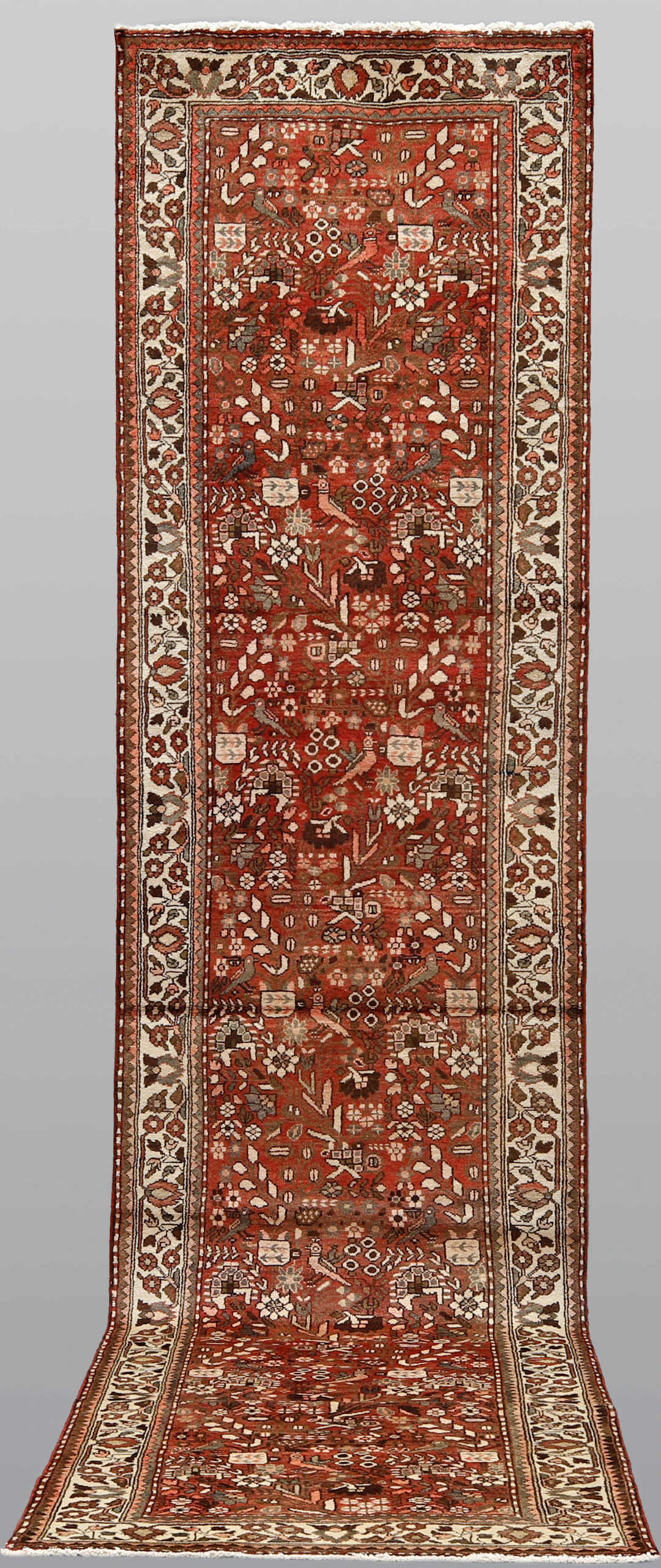 ORIENTMATTA. Figural Hamadan gallerimodell, 420 x 103 cm.