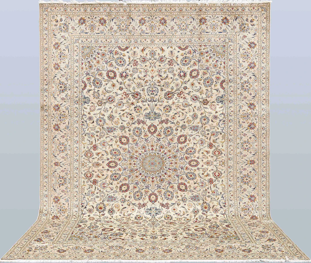 ORIENTMATTA. Ljus Keshan, 375 x 270 cm.