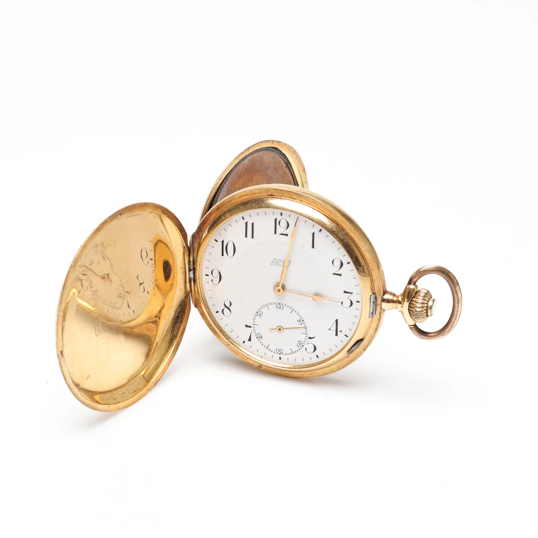 FICKUR, 18k guld, savonett, JCR, vikt ca 86,9 gram.