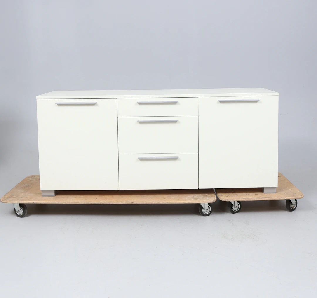 SIDEBOARD/MEDIABÄNK, samtida, Voice.