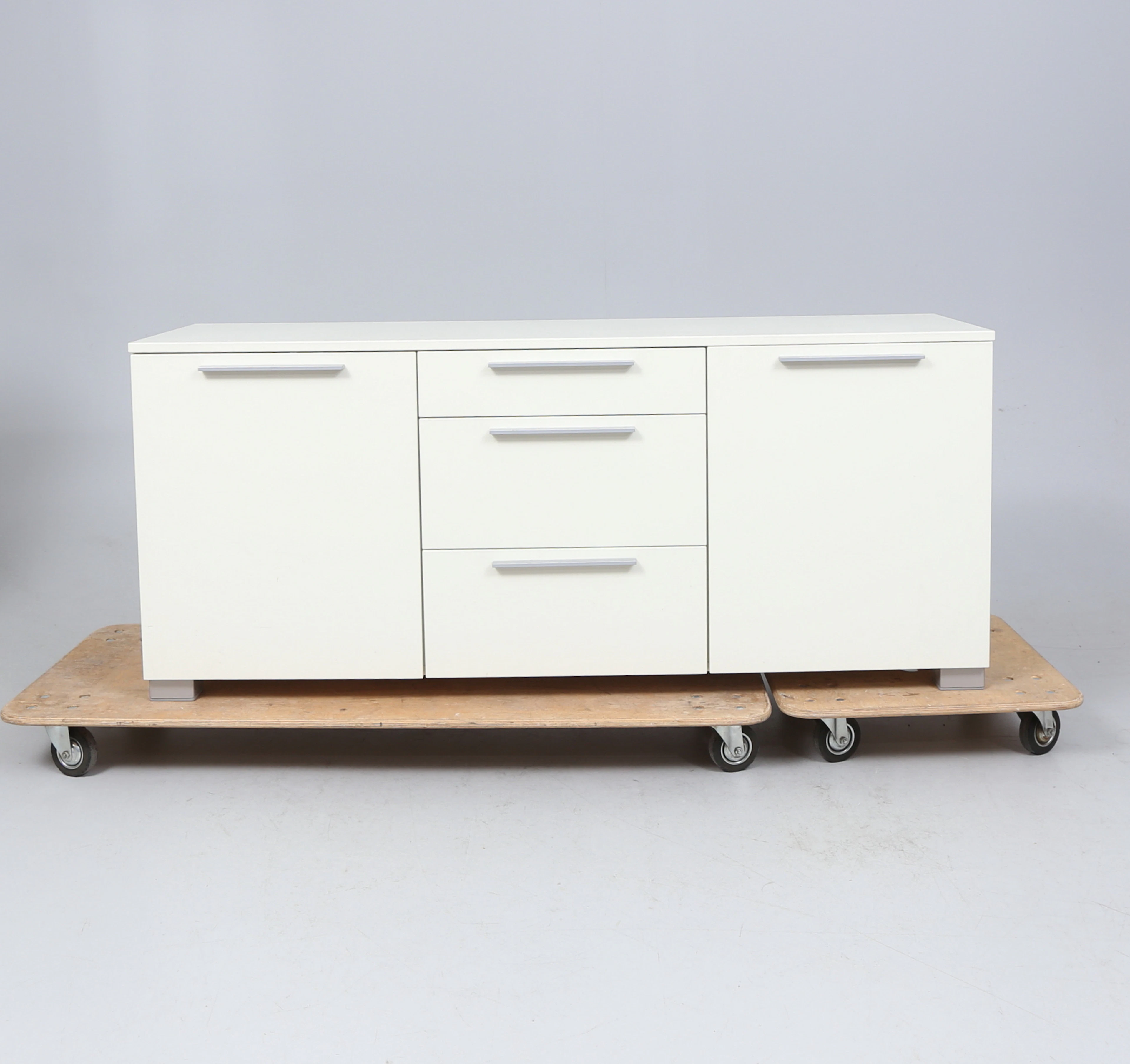SIDEBOARD/MEDIABÄNK, samtida, Voice.