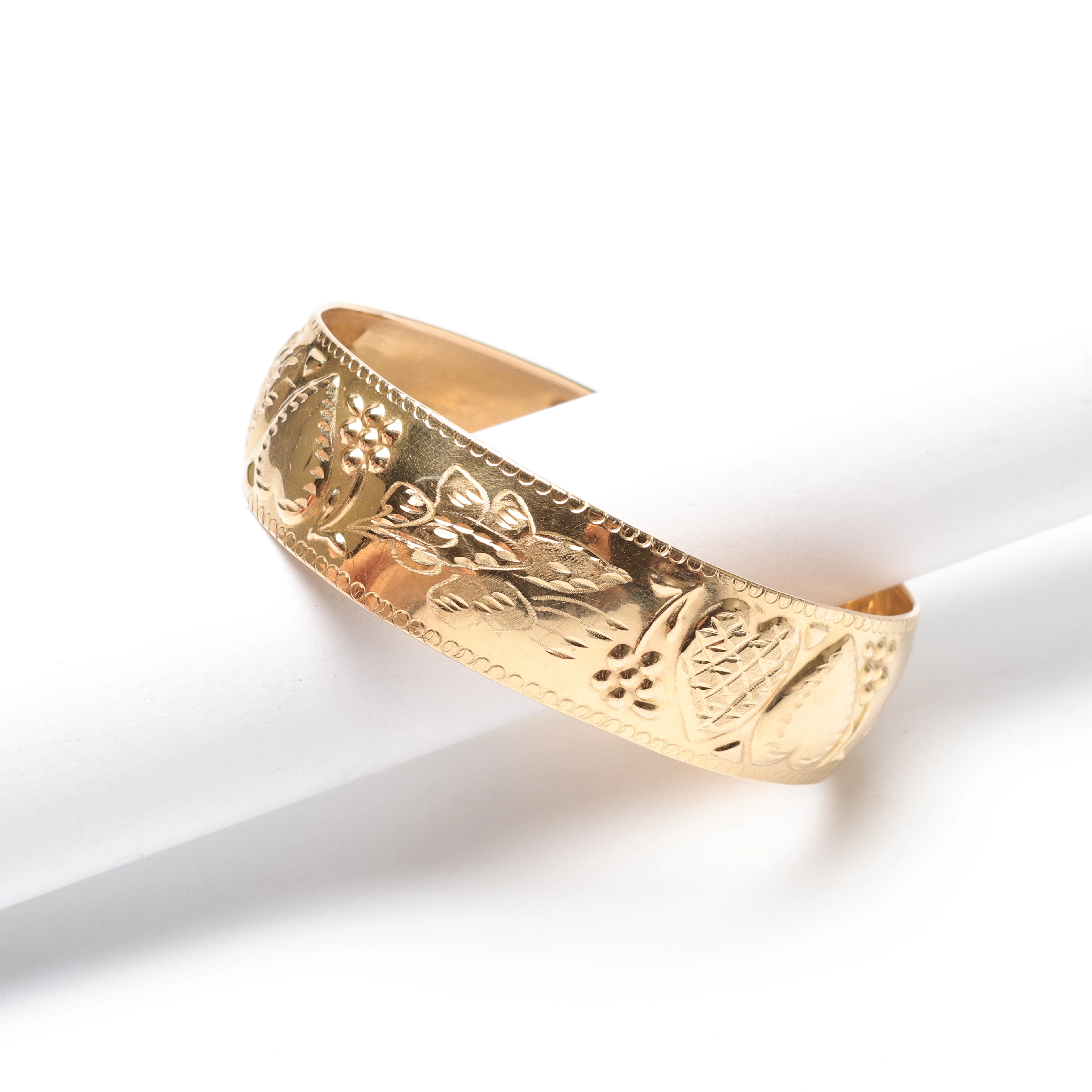 Stel ARMRING, 18K, Guld, vikt cirka 11,8 gram.