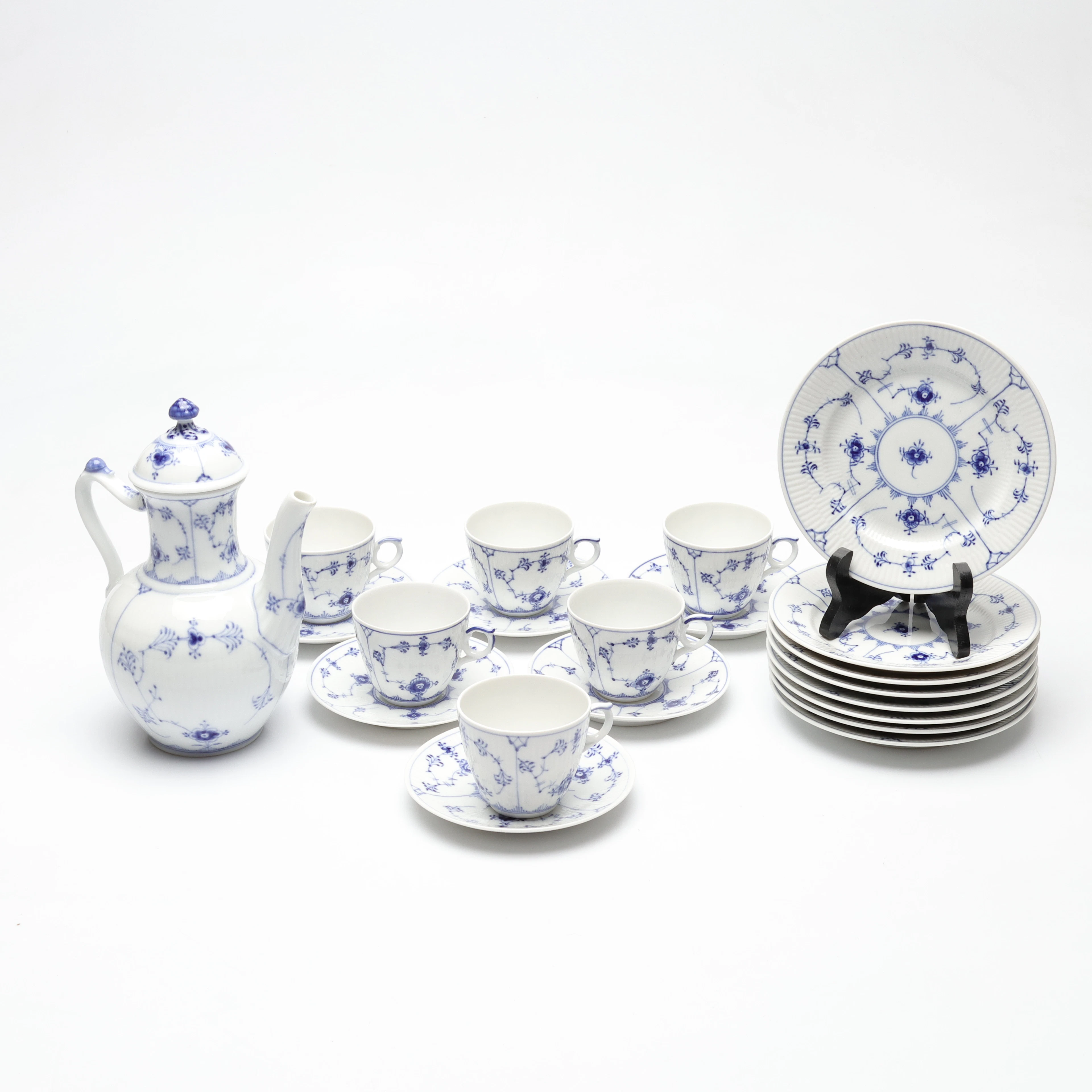 SERVISDELAR, 15 delar, Musselmalet, Royal Copenhagen.
