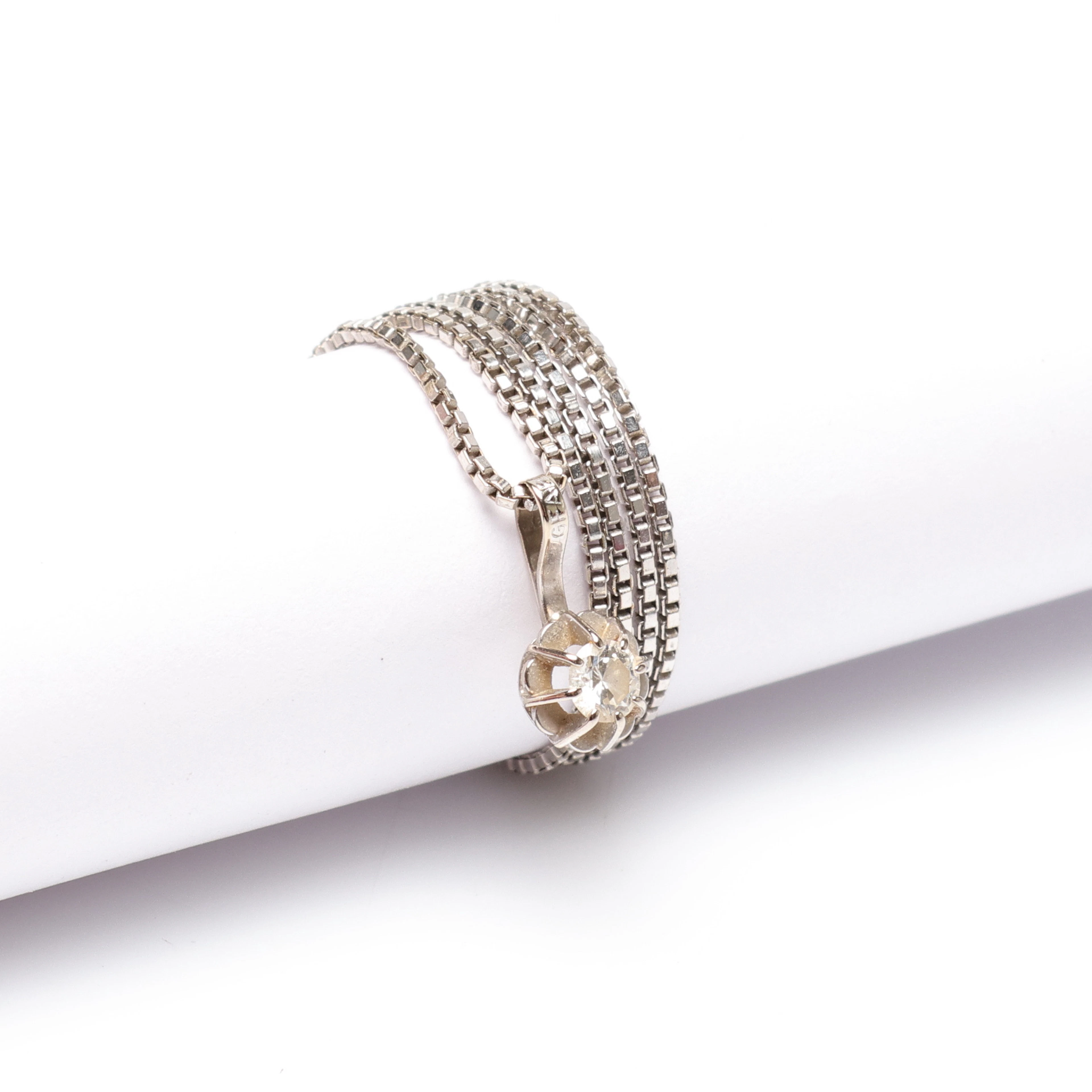 HÄNGE med diamant samt KEDJA, 18k vikt ca 3 g.