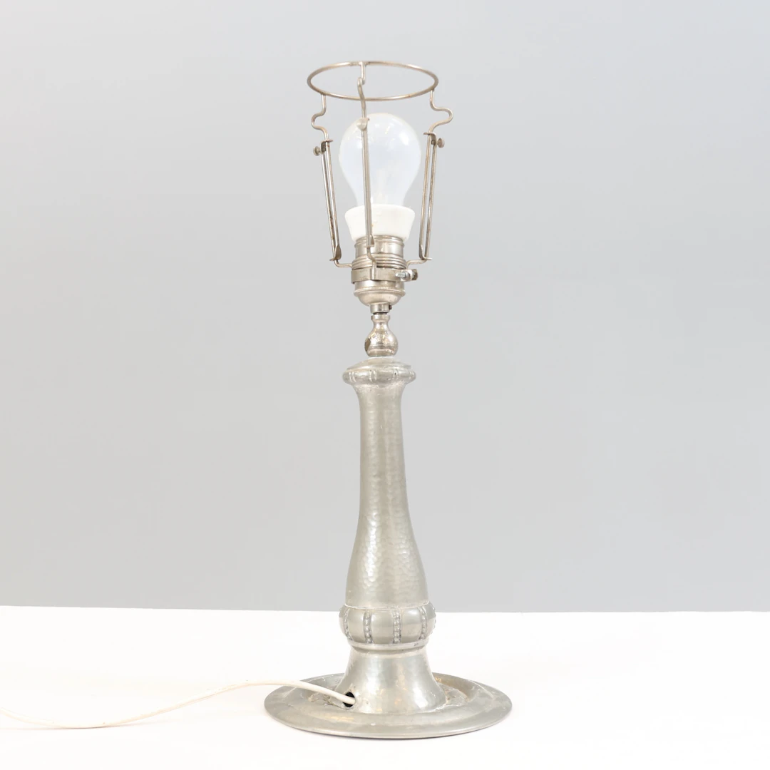 BORDSLAMPA, tenn, 1900-tal.