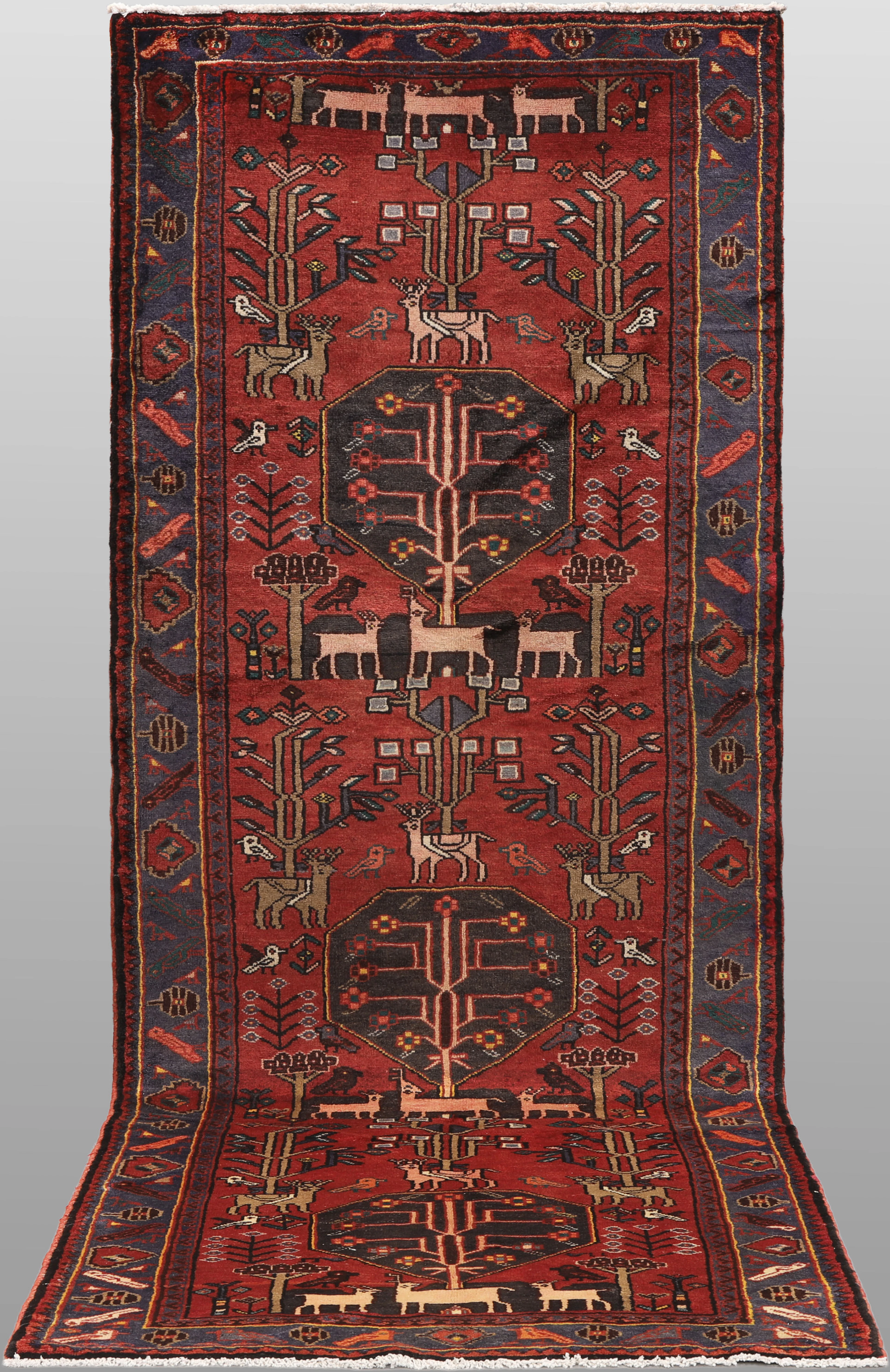 ORIENTMATTA. Figural Hamadan gallerimodell, 300 x 112 cm.