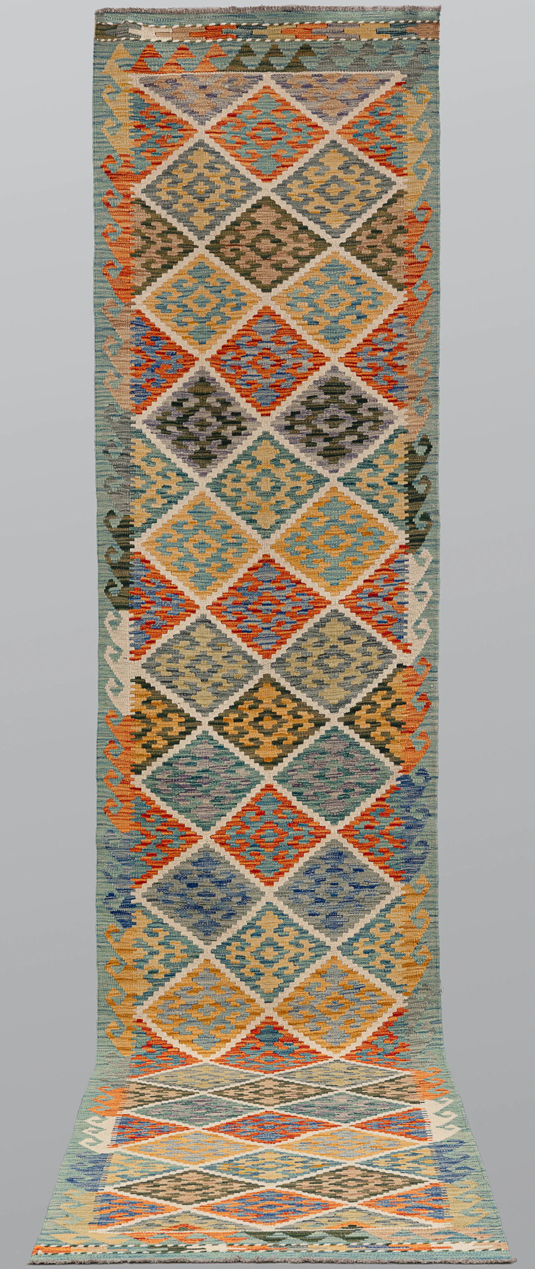 ORIENTMATTA. Kelim klassisk design gallerimodell, 397 x 84 cm.
