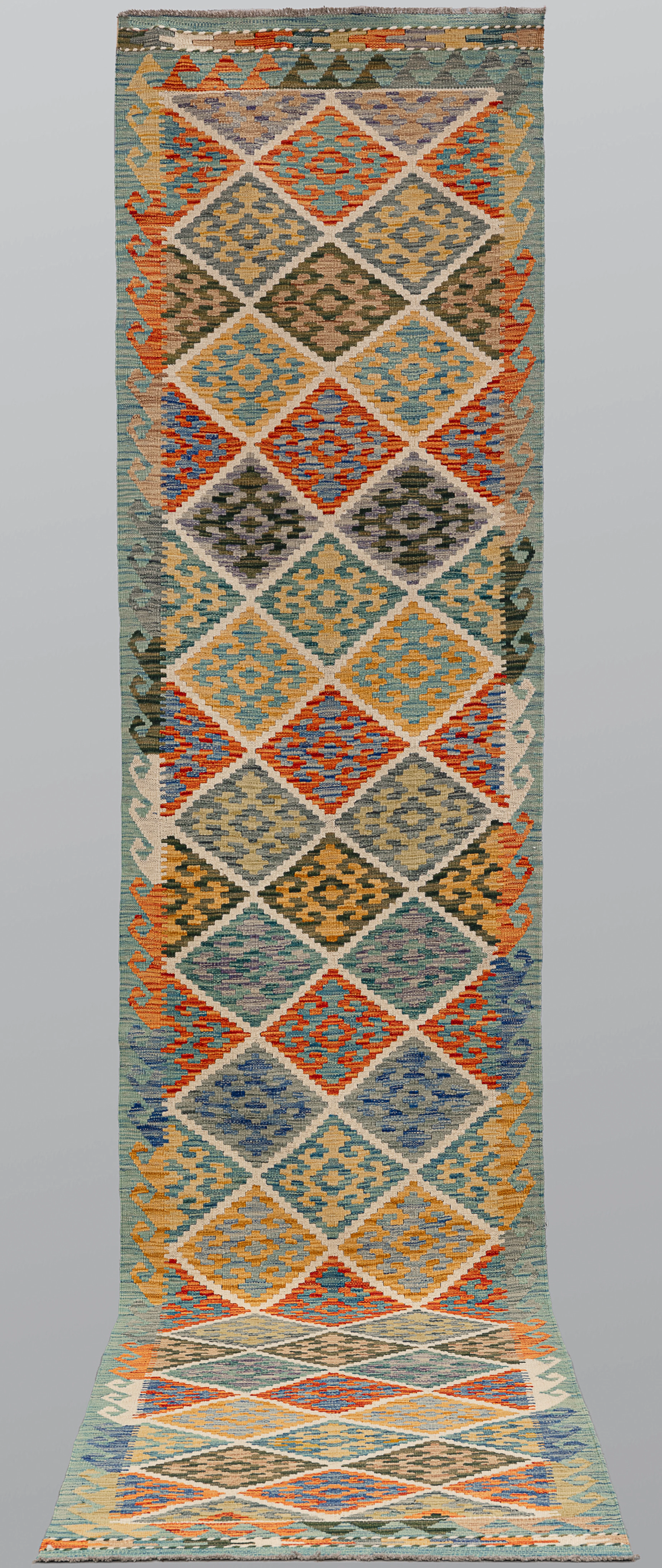 ORIENTMATTA. Kelim klassisk design gallerimodell, 397 x 84 cm.