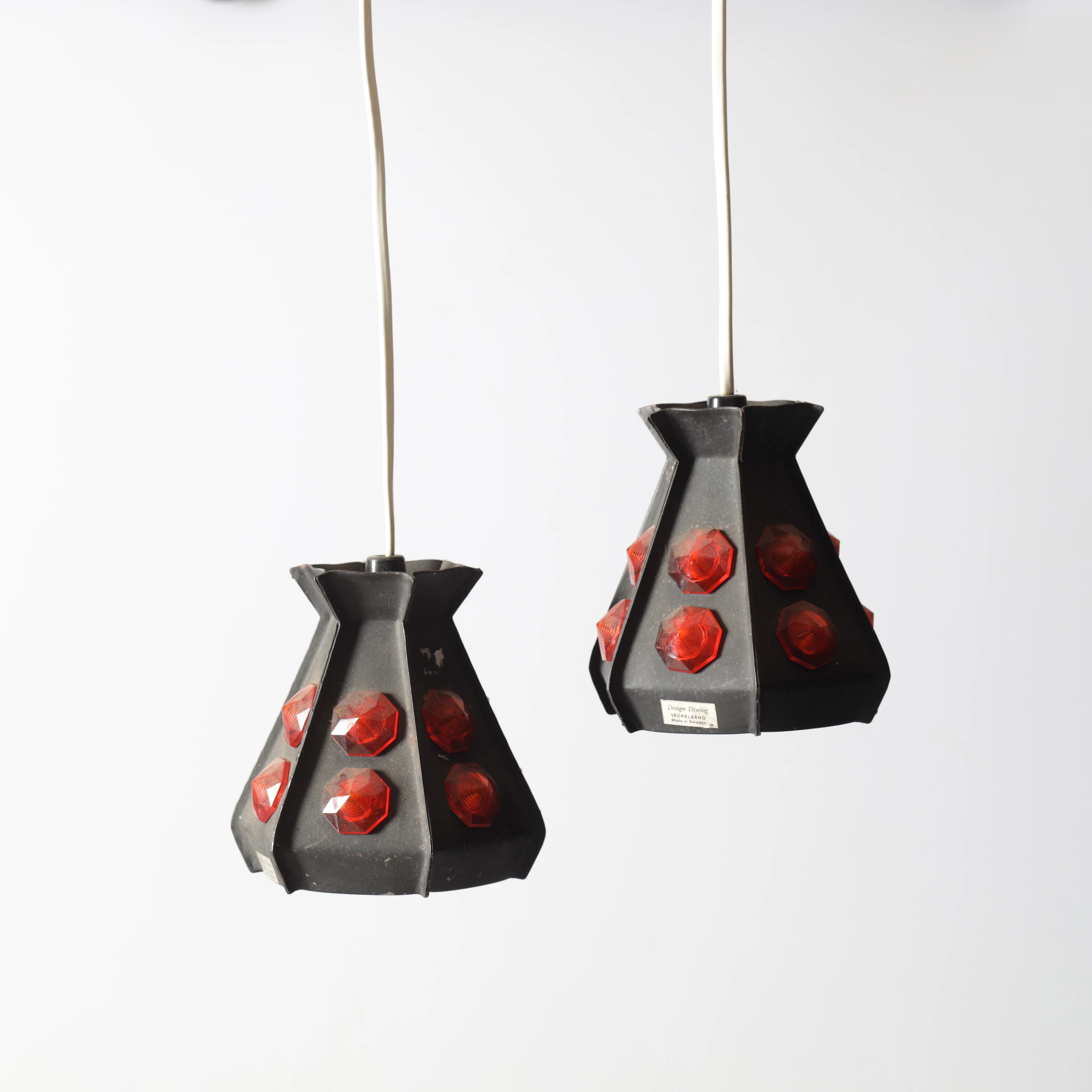 FÖNSTERLAMPOR, 1 par, metall & glas, Design Elfwing, Väckelsång, 1900-tal.