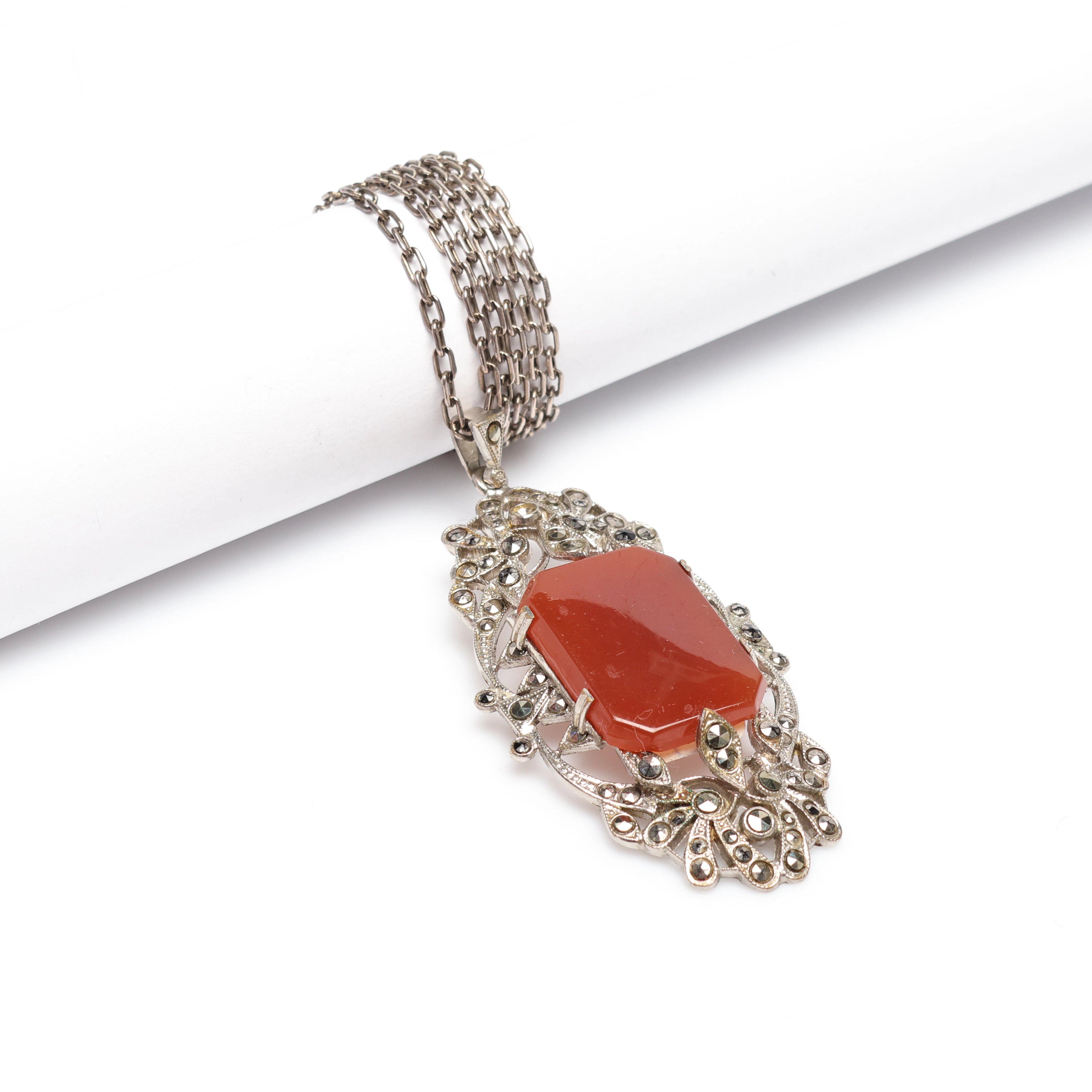 HÄNGE med kedja, art deco stil, 1900-tal.