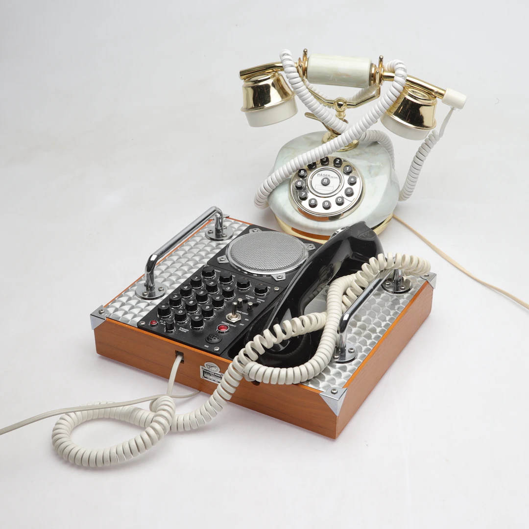 TELEFONER, 2 st, Spirit of St. Louis/Häger, 1900-talets andra hälft.