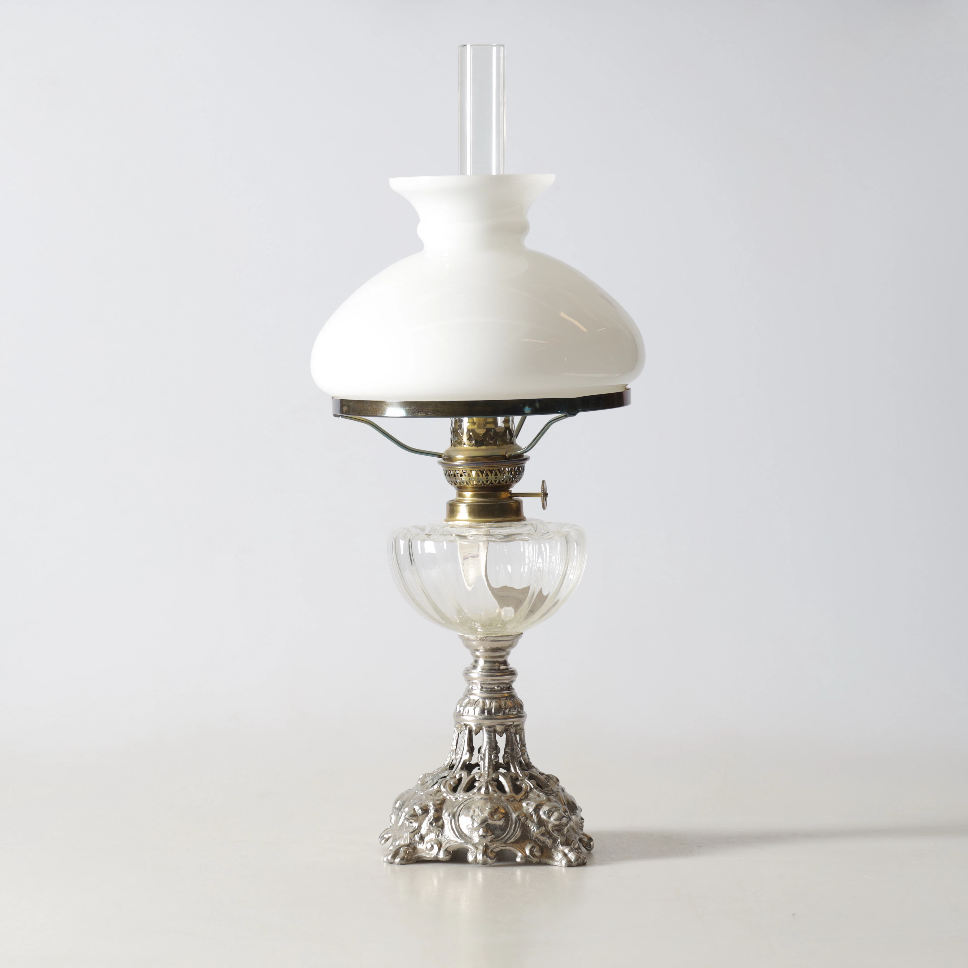 BORDSFOTOGENLAMPA, metall och glas, 1900-tal.