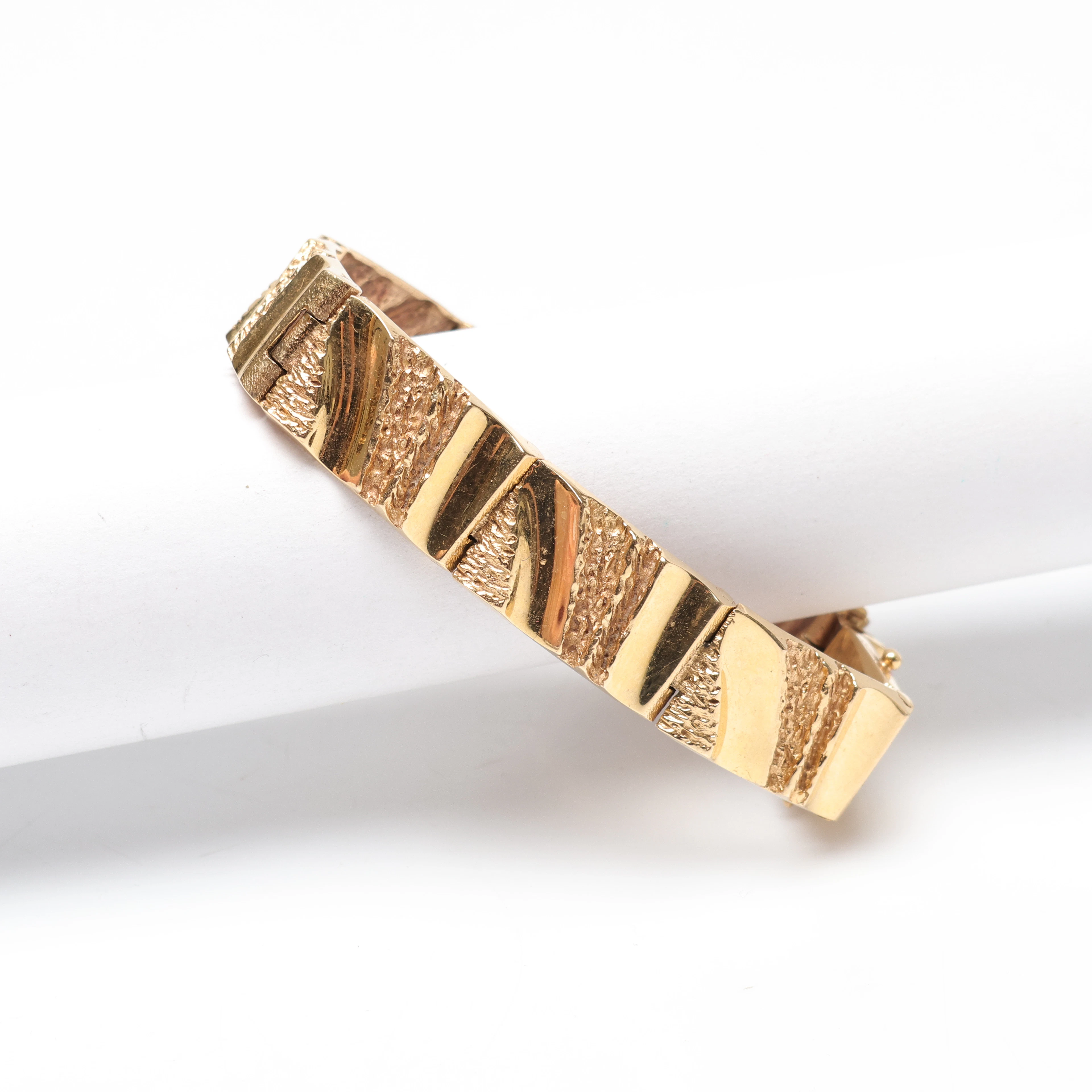ARMBAND, 18K guld, fantasilänk, Hallberg, Köping, 1980/90-tal. Vikt ca 39gram.