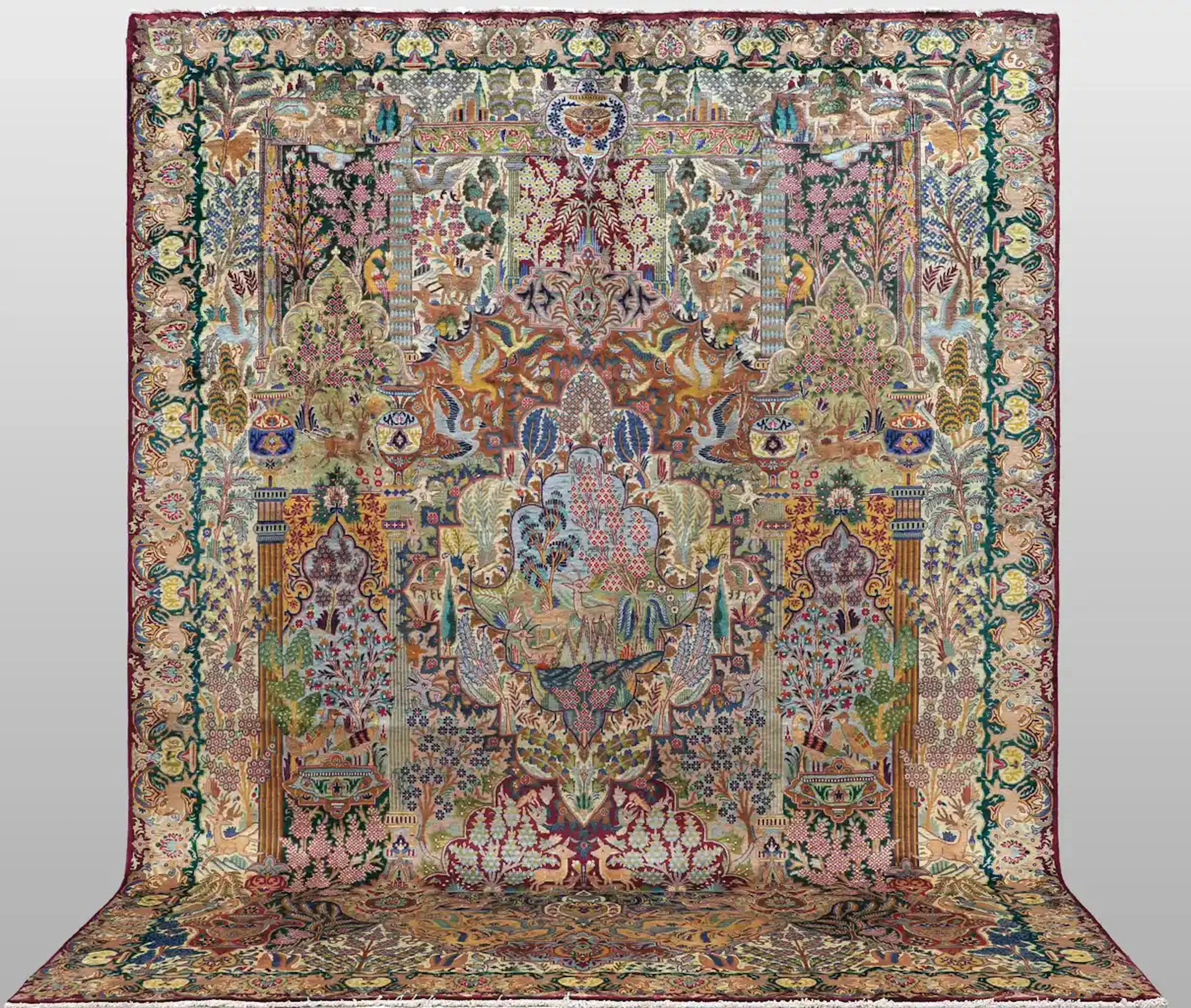 ORIENTMATTA. Figural Kashmar, 394 x 305 cm.