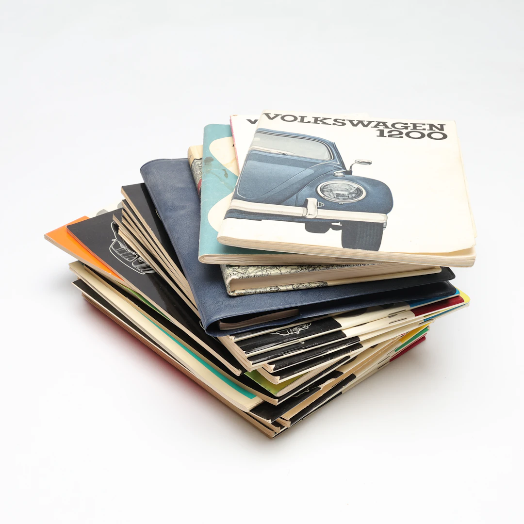 INSTRUKTIONSBOK/KATALOGER, 26 st, Bl.a SAAB, Volkswagen.