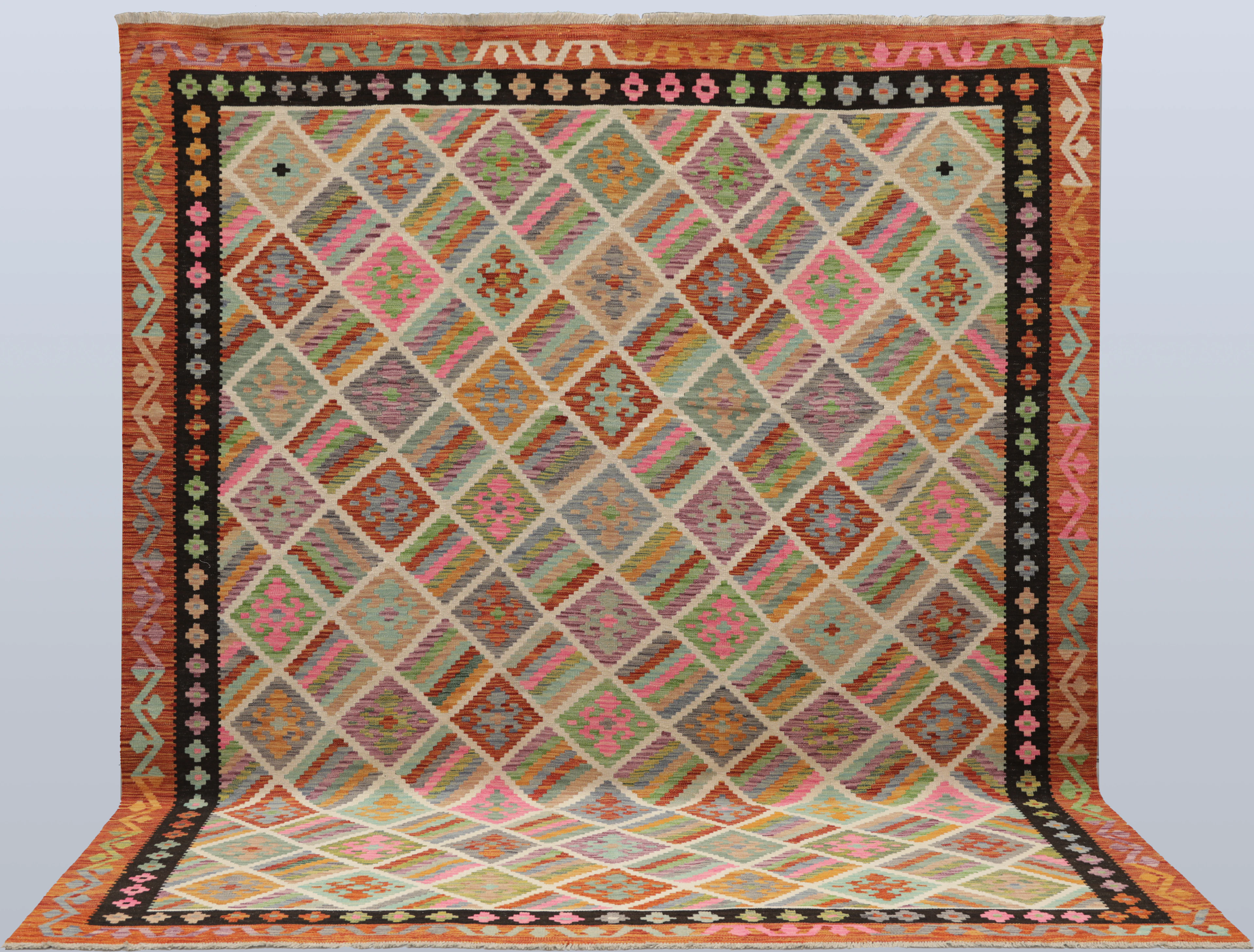 ORIENTMATTA. Kelim klassisk design, 298 x 256 cm.