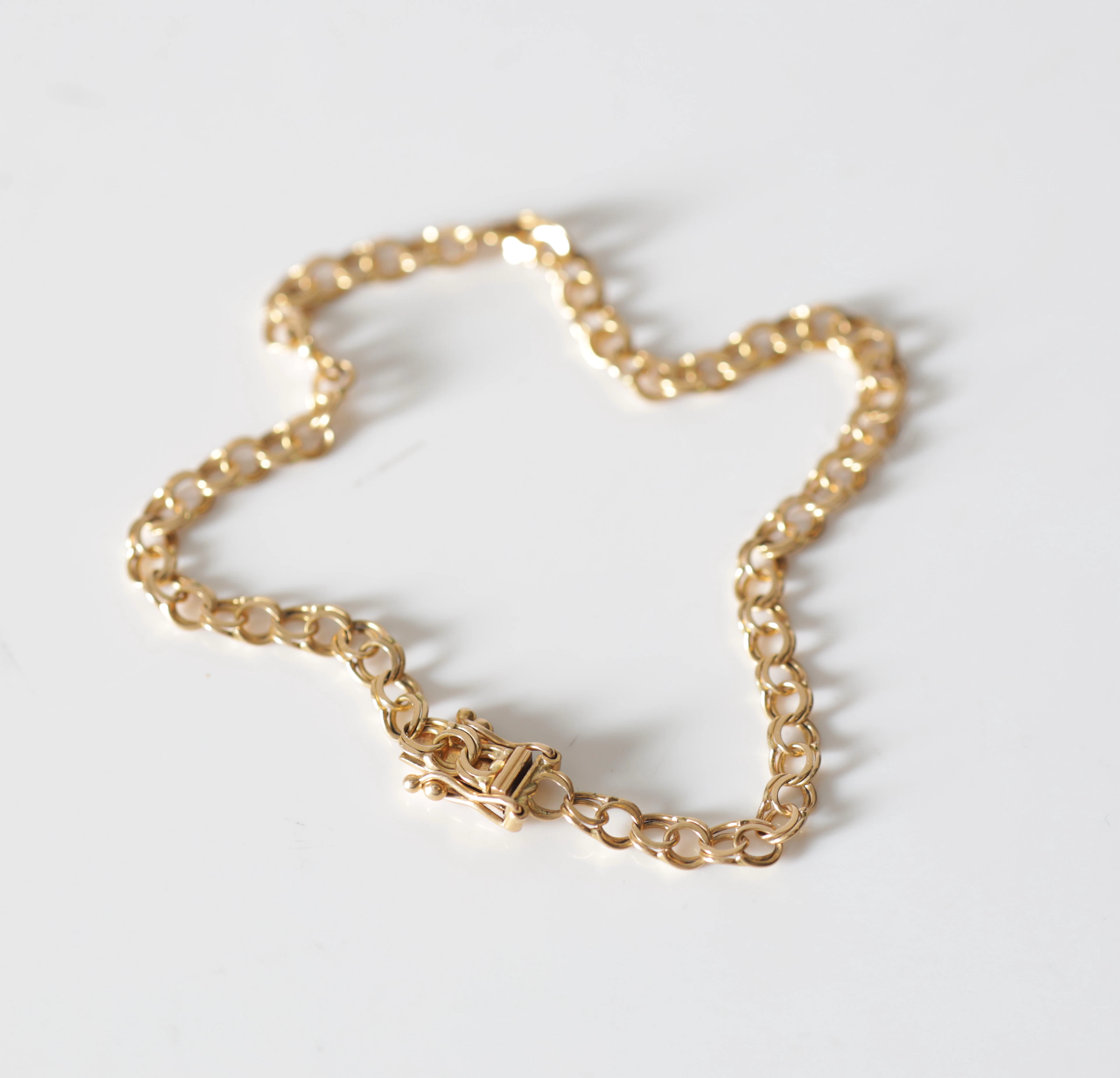 ARMBAND, 18K guld, bismarck-länk. Totalvikt ca 4,9 gram.