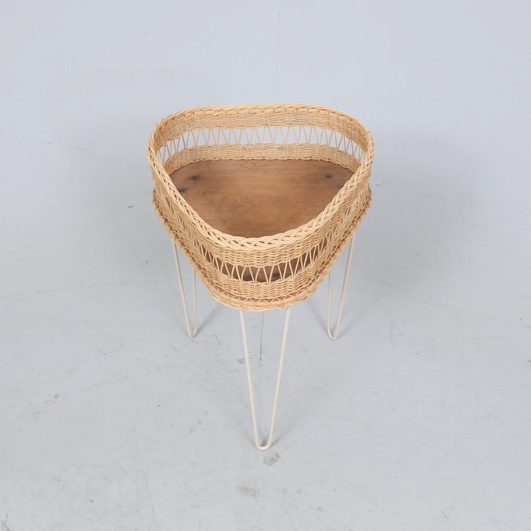 BORD, string-modell med korg, 1950/60-tal.