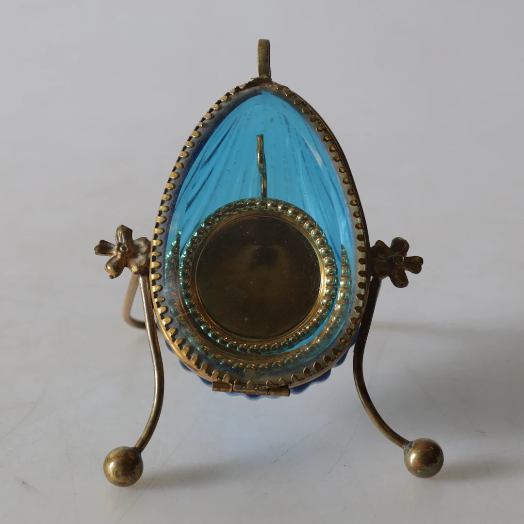 KLOCKGÖMMA, mässing och glas, 1900-tal.