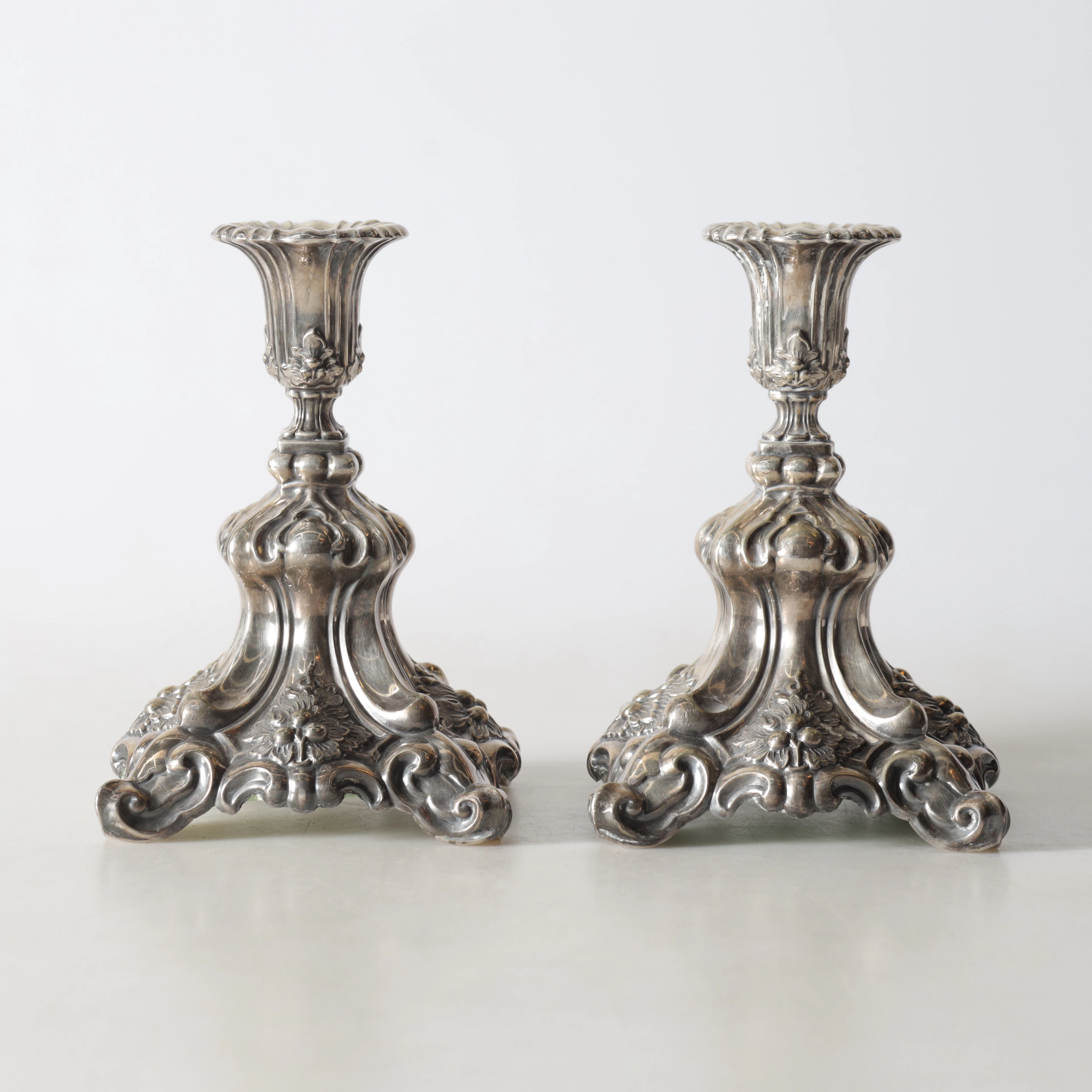 LJUSSTAKAR, 1 par, nysilver, barockstil, 1900-tal.