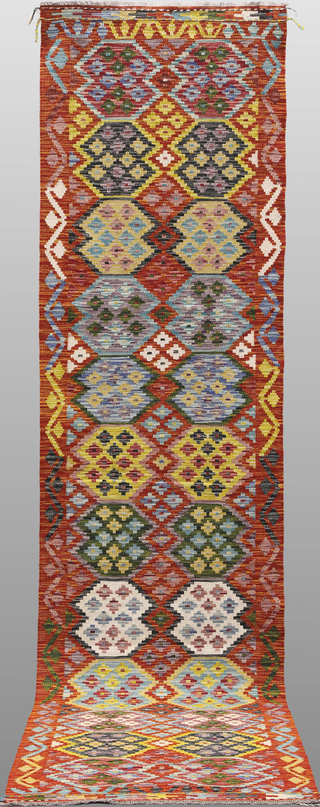 ORIENTMATTA. Kelim klassisk design, gallerimodell, 397 x 82 cm.