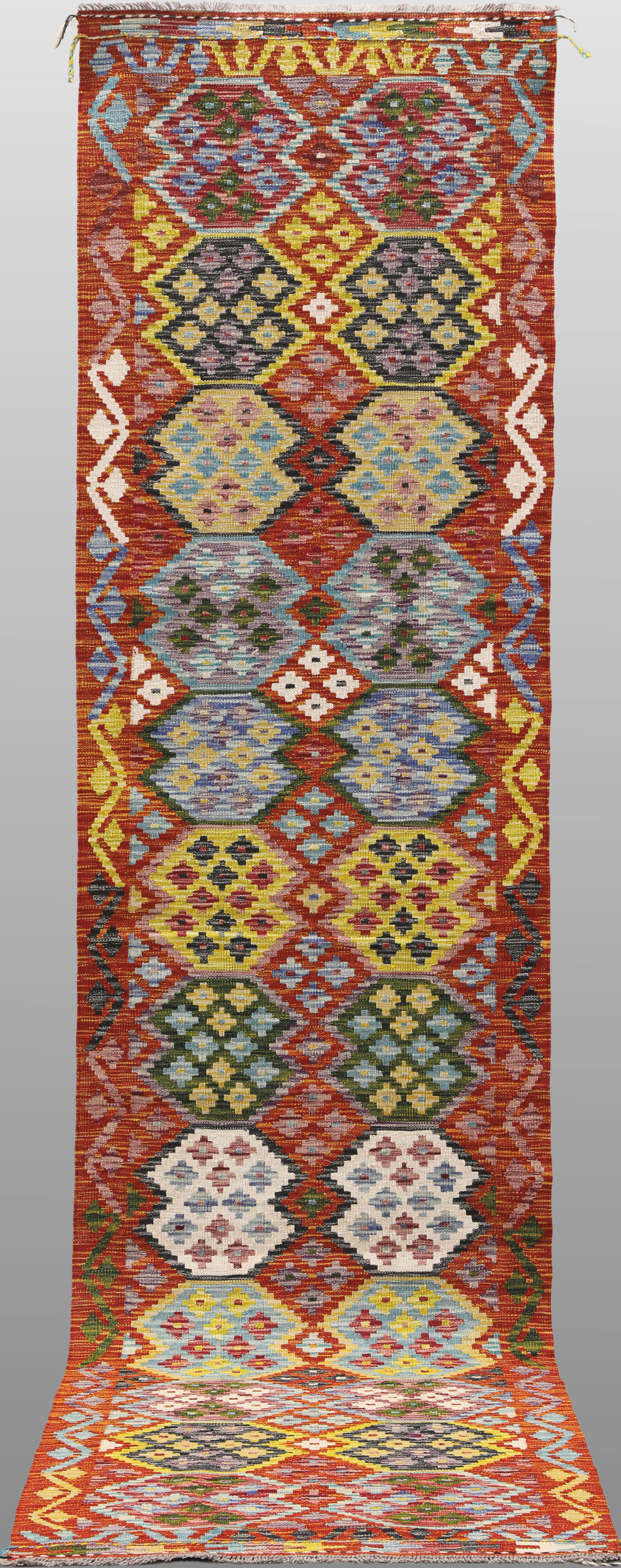 ORIENTMATTA. Kelim klassisk design, gallerimodell, 397 x 82 cm.