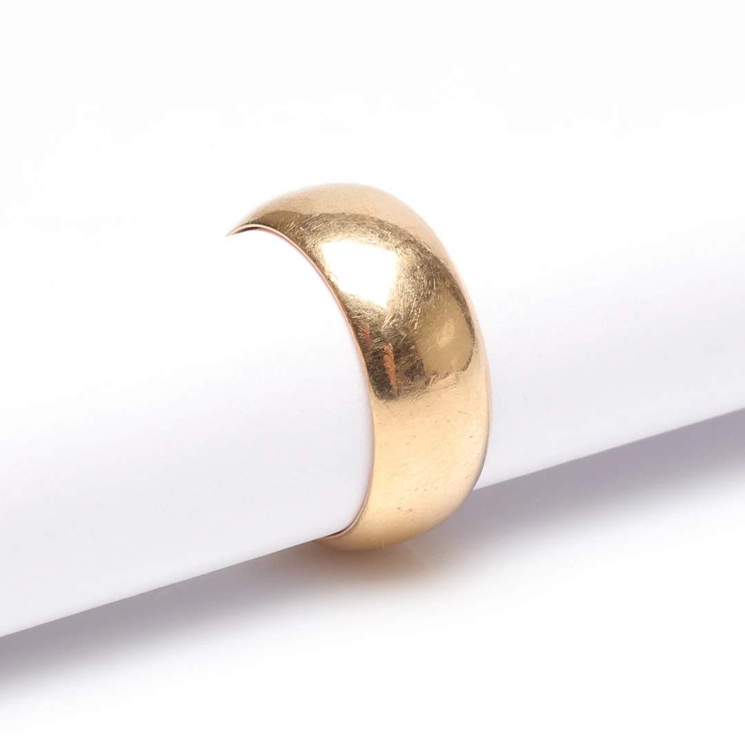 RING, 18k guld, vikt ca 9,3 gram.