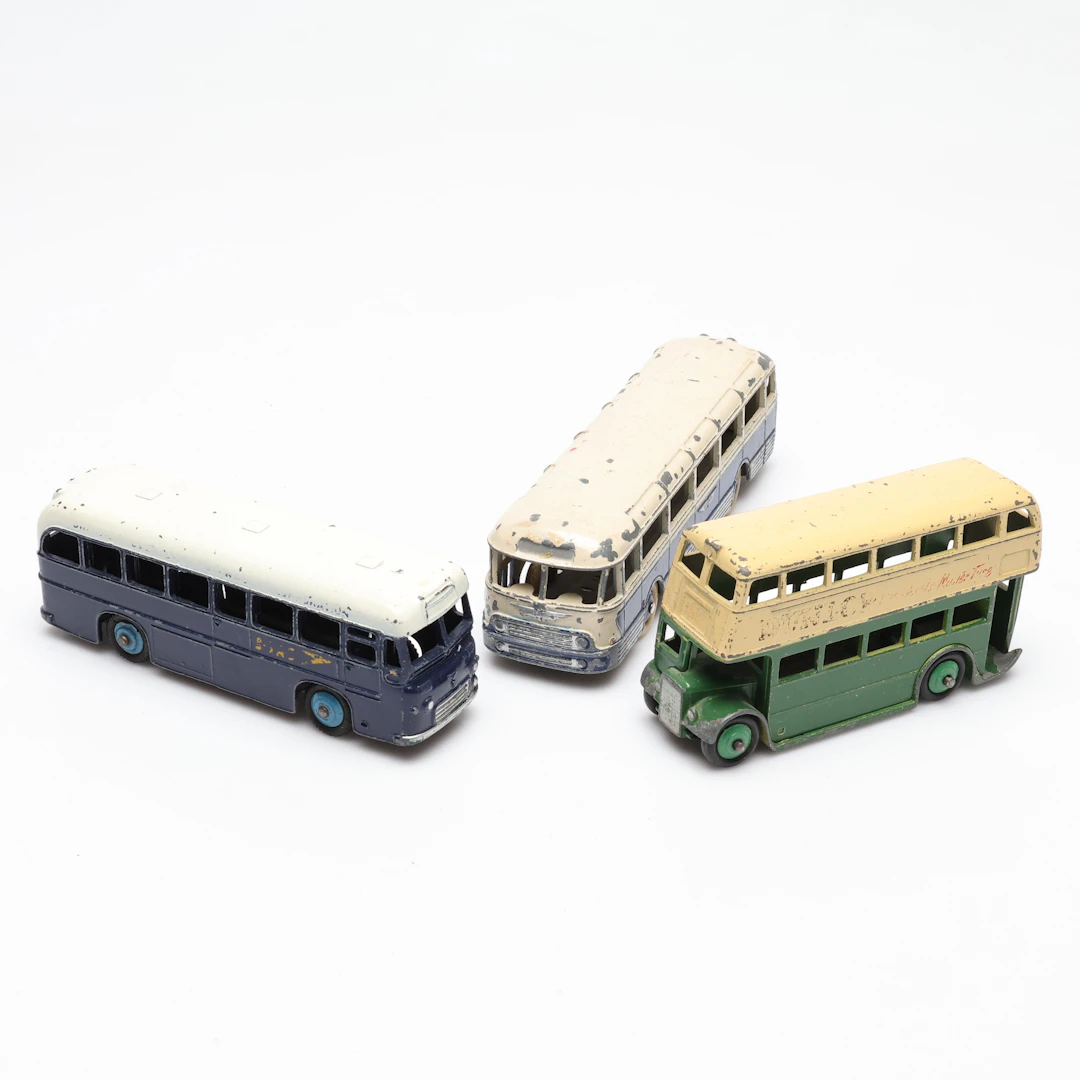 MODELLBILAR, 3 st, bussar, Dinky Toys, England.