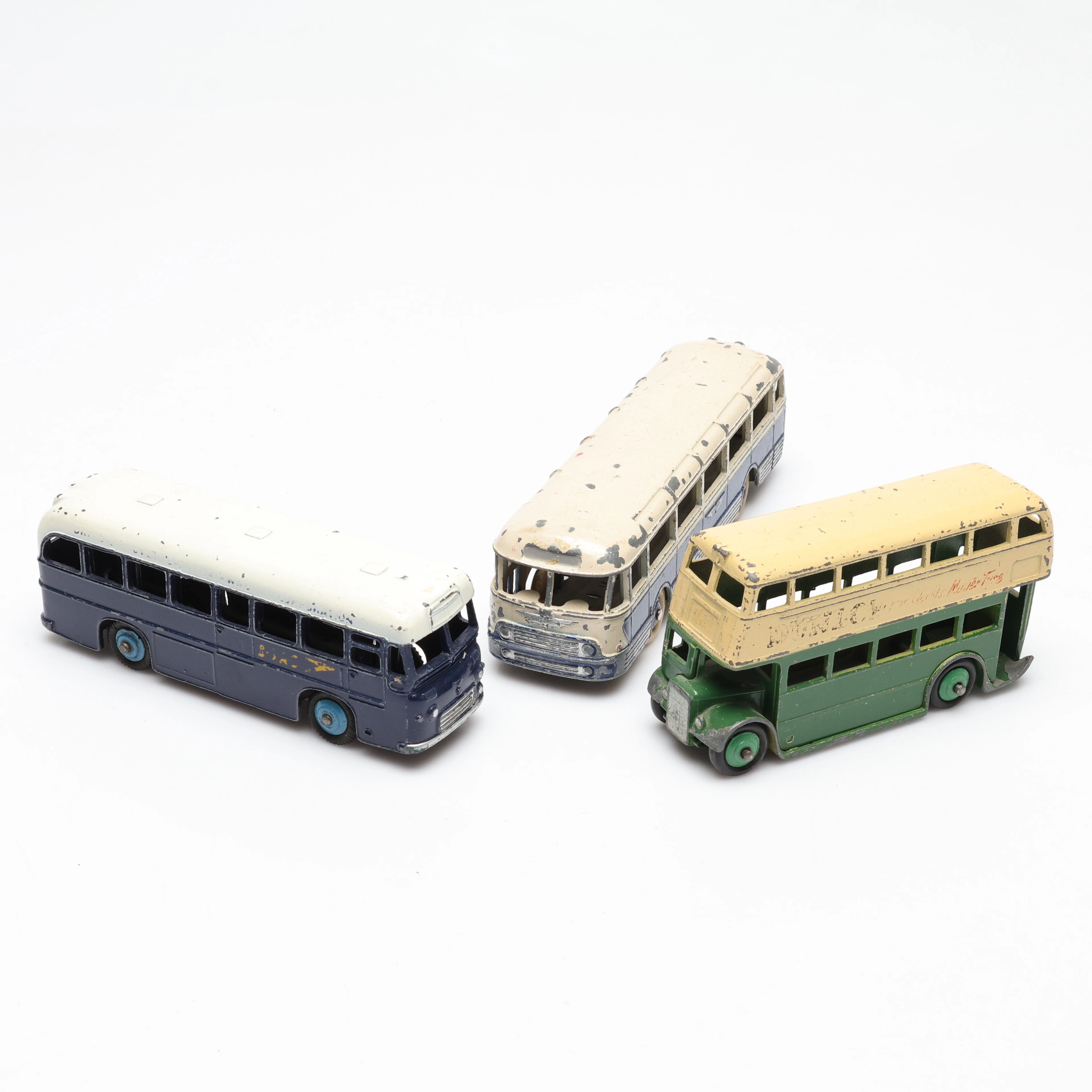 MODELLBILAR, 3 st, bussar, Dinky Toys, England.