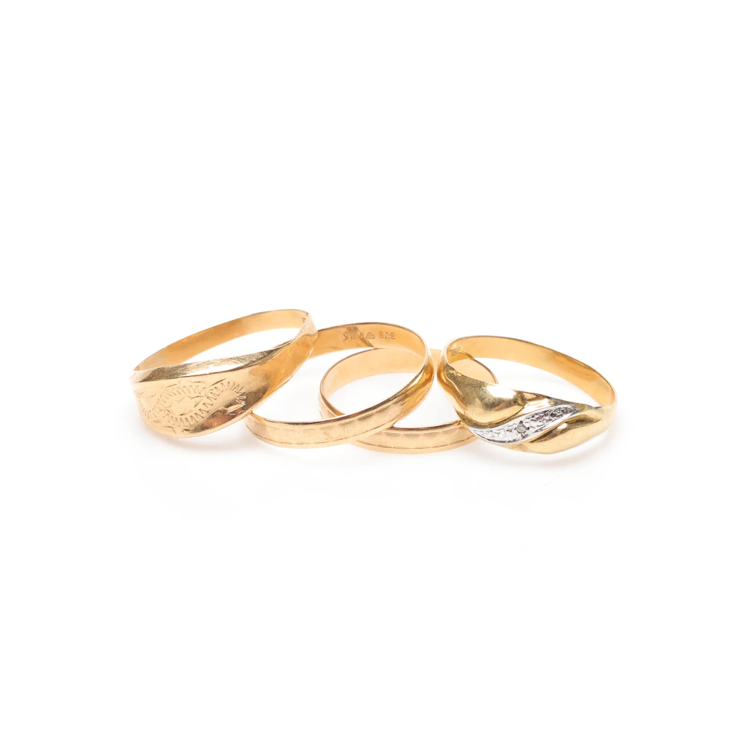 4 RINGAR, bla skrot, 18K, Guld, vikt cirka 6,6 gram.