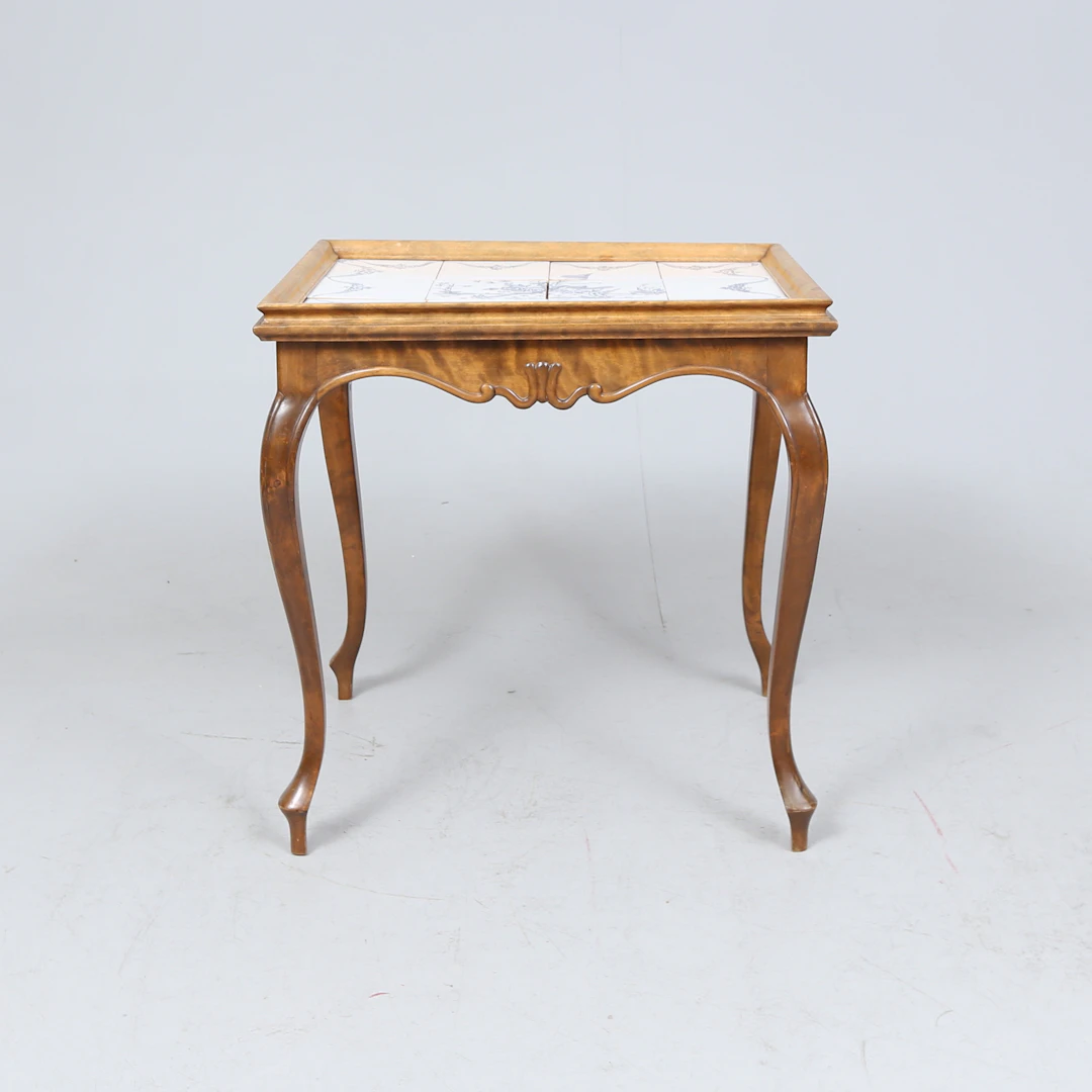 BORD med kakelplattor, rokokostil, 1900-tal.