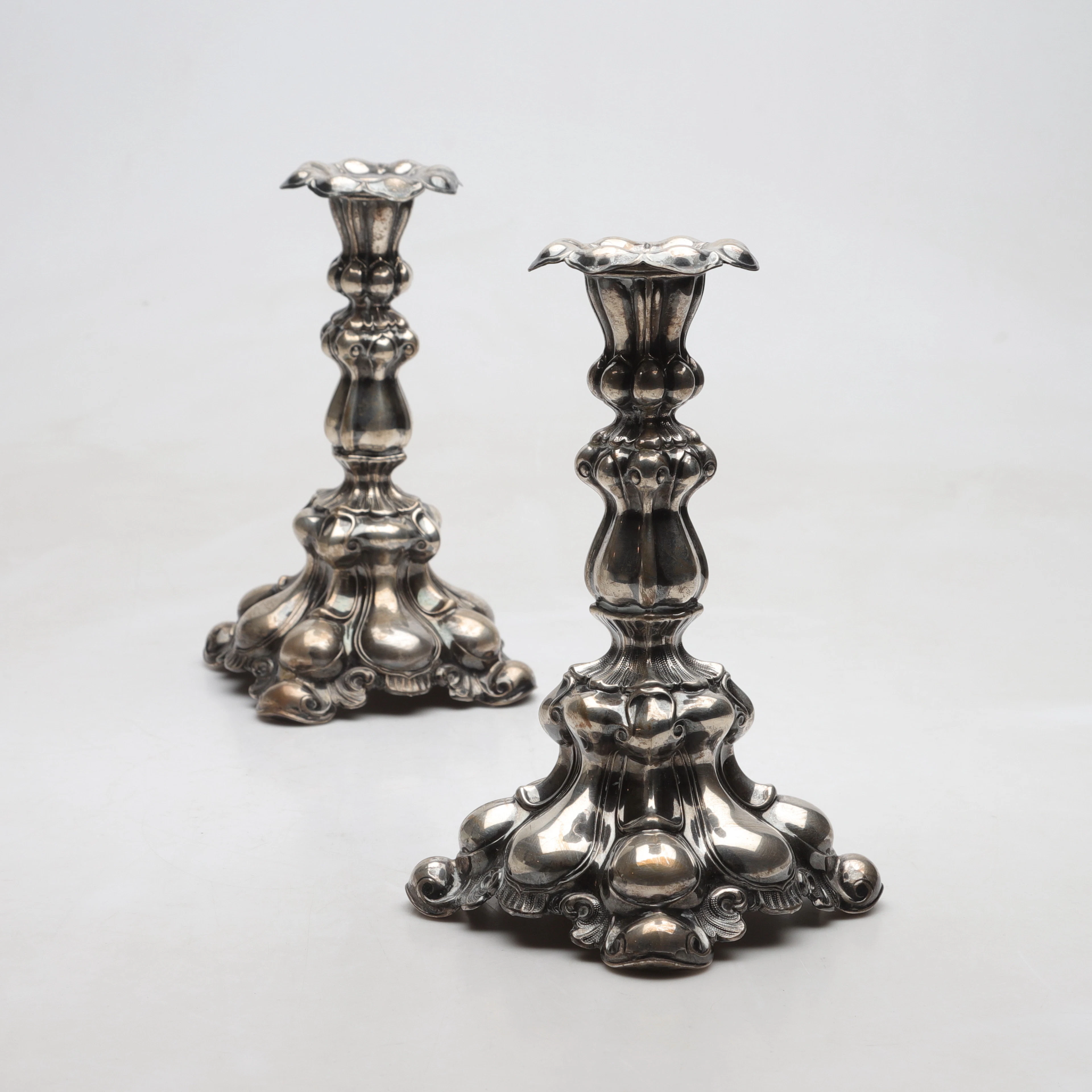 LJUSSTAKAR, 1 par, barockstil, silver, C.G. Hallberg, Stockholm, 1938.