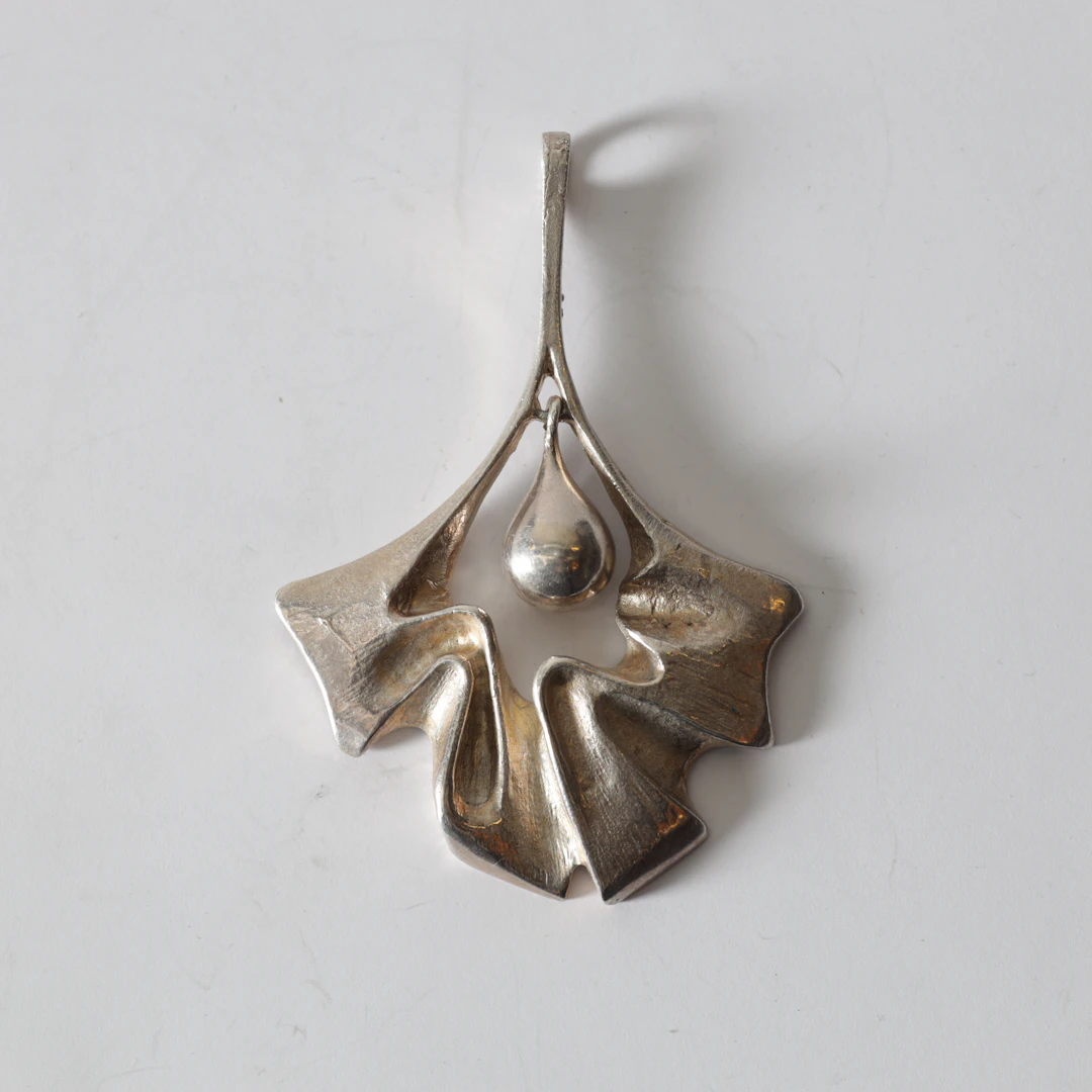 HÄNGE, silver. Totalvikt ca 27,3 gram.