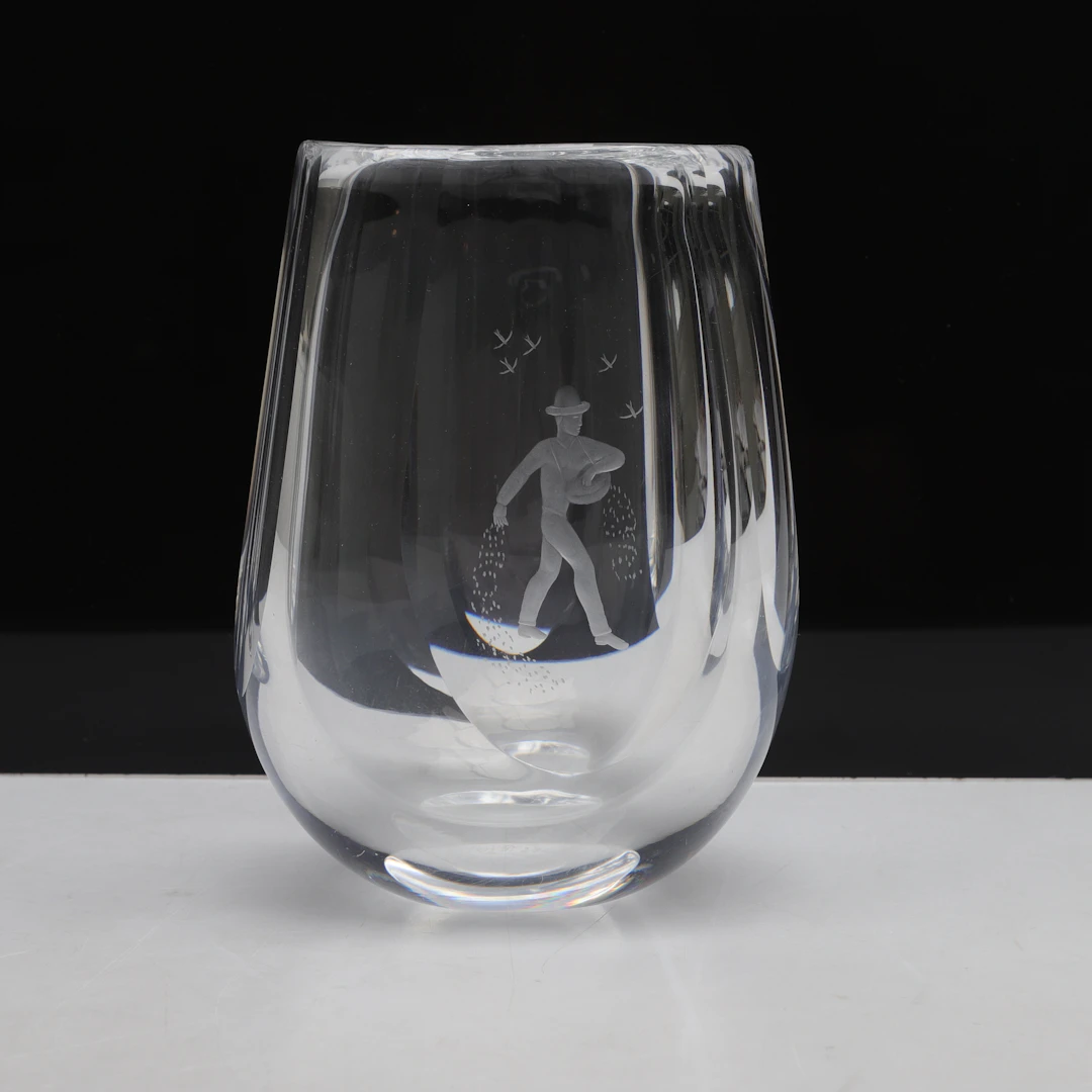 SVEN PALMQVIST. Vas, glas, graverad dekor, Orrefors, signerad.