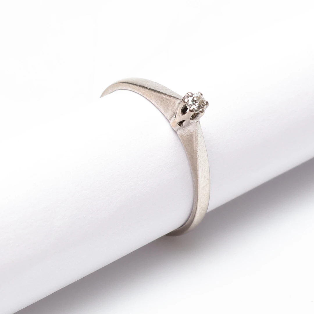 ENSTENSRING, 18k, Guld, med liten diamant om 0.05ct enligt märkning.