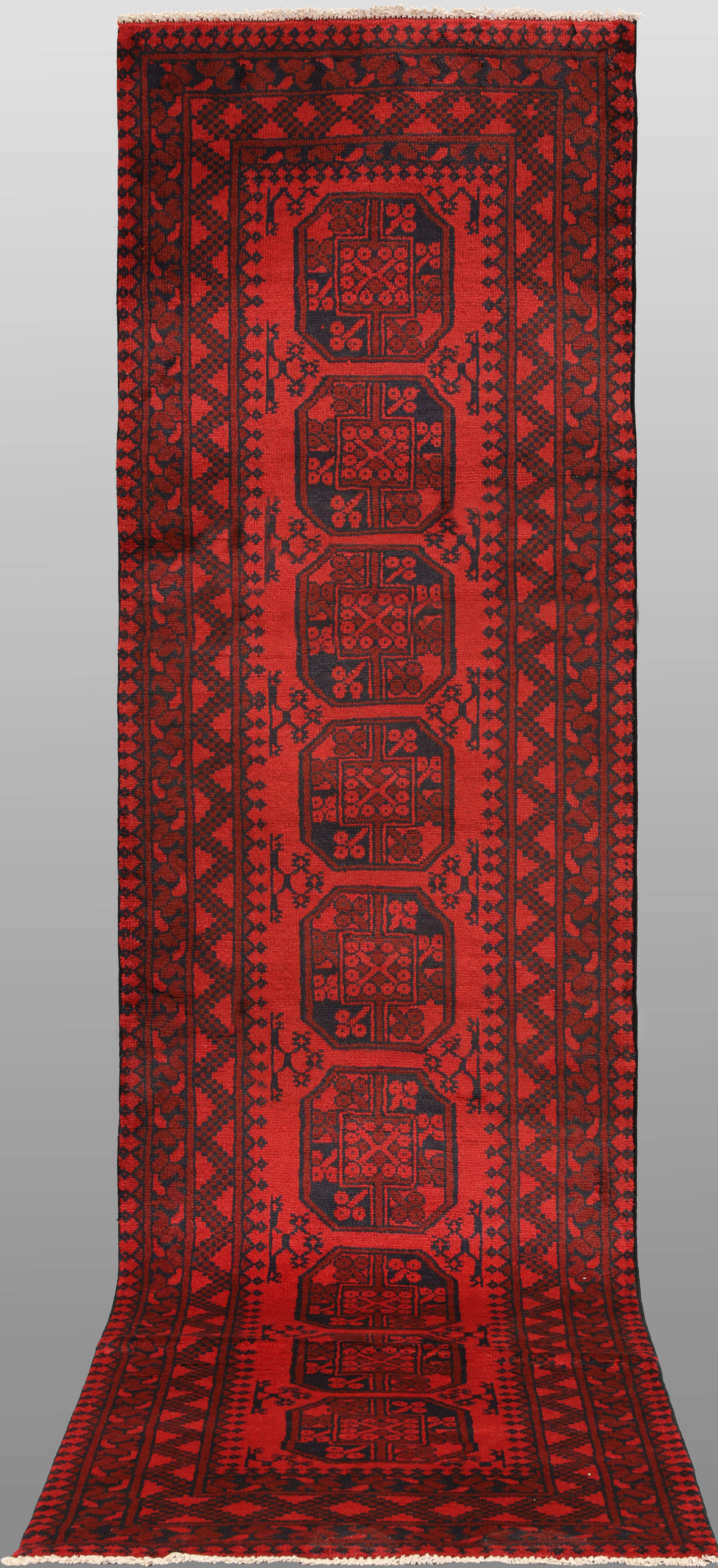 ORIENTMATTA. Afghan gallerimodell, 291 x 75 cm.