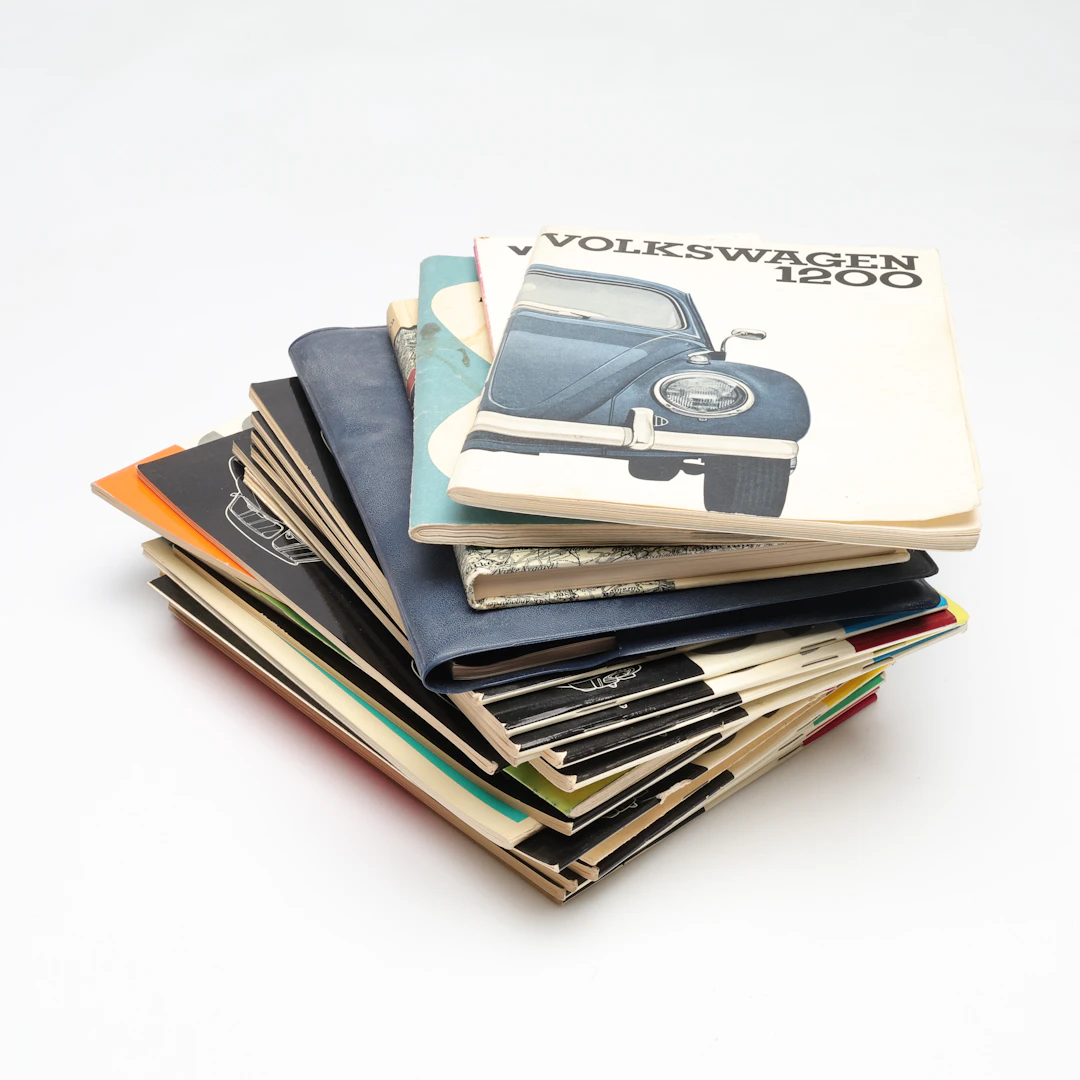 INSTRUKTIONSBOK/KATALOGER, 26 st, Bl.a SAAB, Volkswagen.