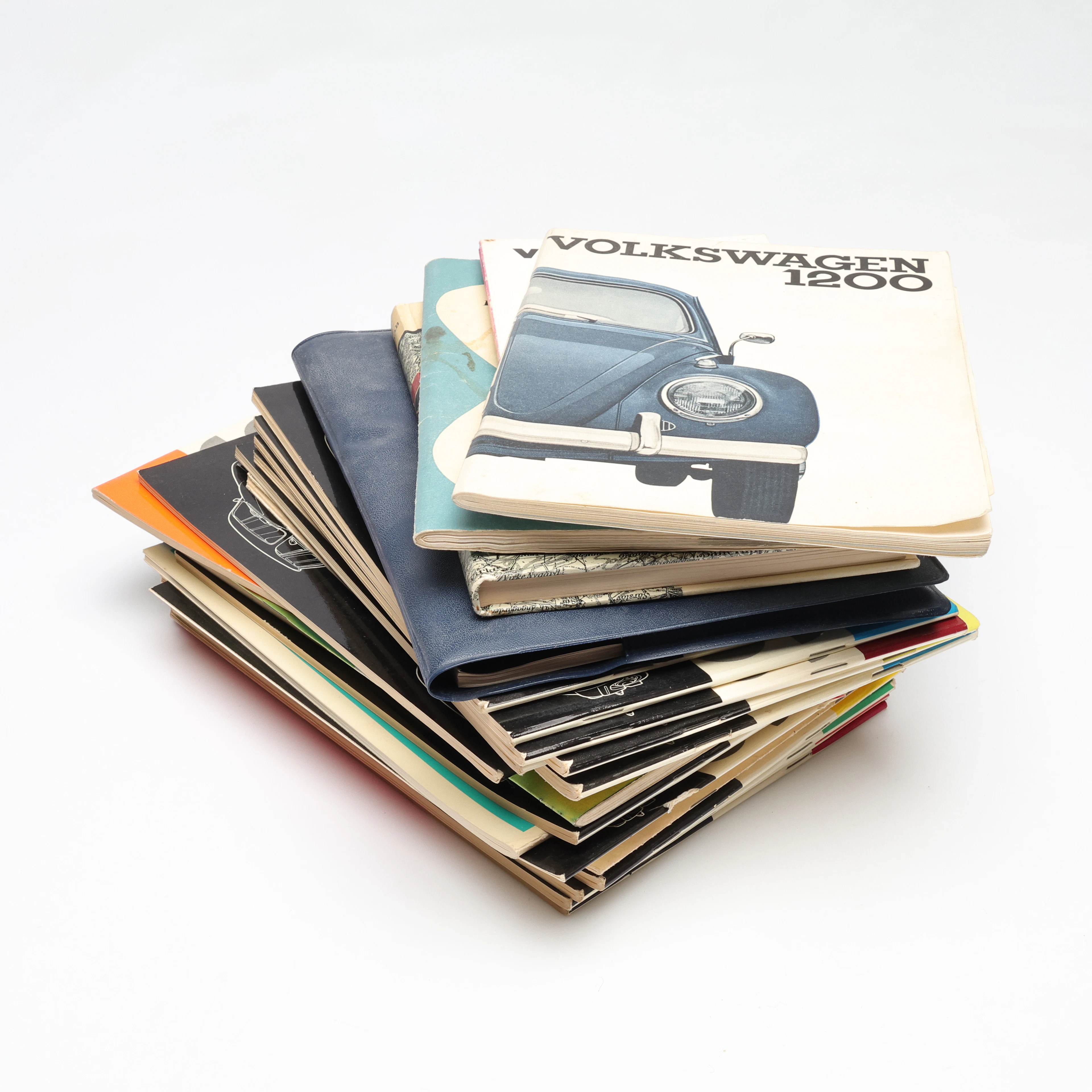 INSTRUKTIONSBOK/KATALOGER, 26 st, Bl.a SAAB, Volkswagen.