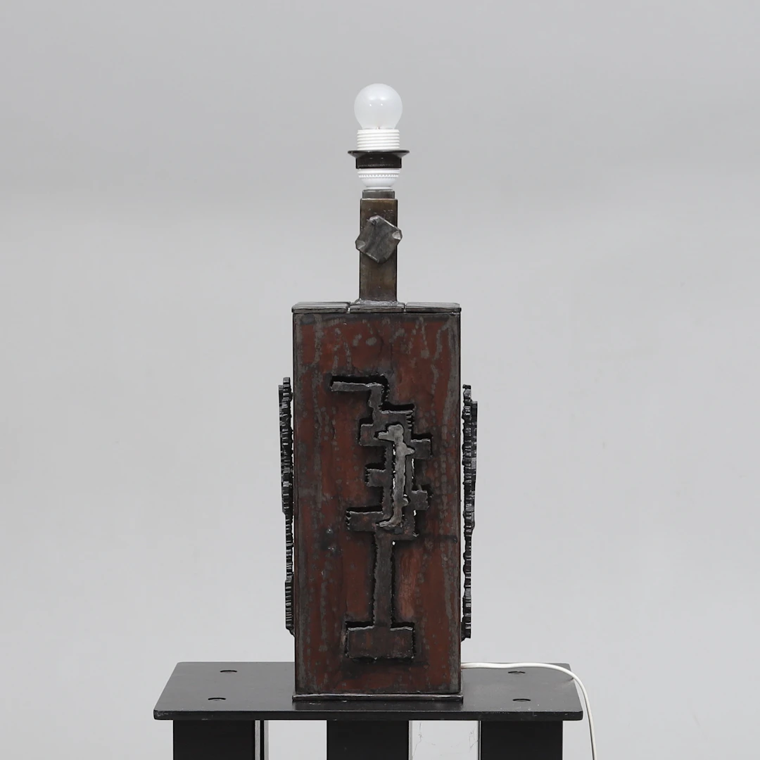 BORDSLAMPA, metall, brutalistisk stil, märkt Woger -77.