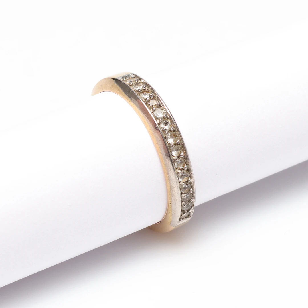 RING, 18k guld med stenar, total vikt ca 4,3 gram.