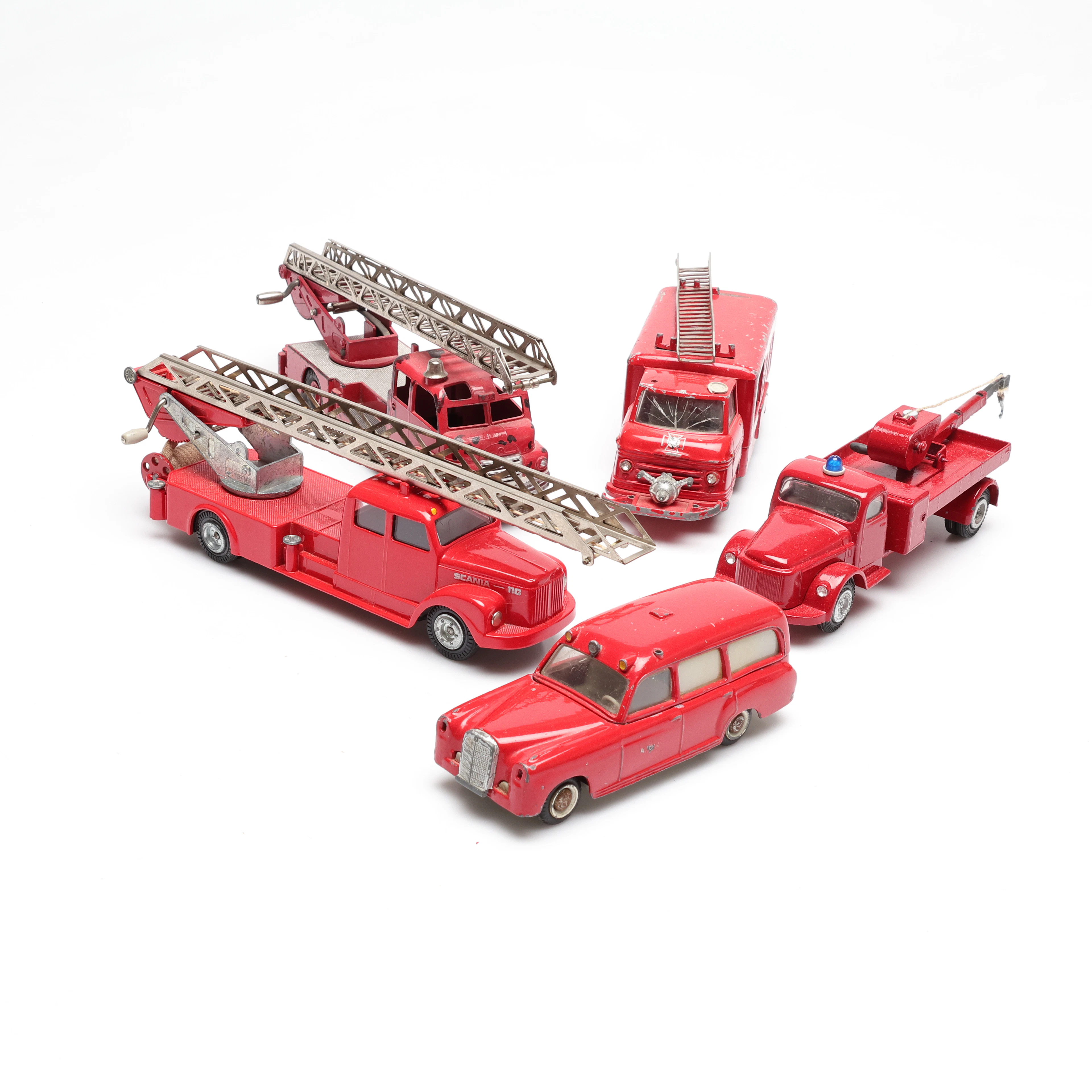 MODELLBILAR, 5 st, räddningsfordon, Tekno samt Dinky Supertoys.