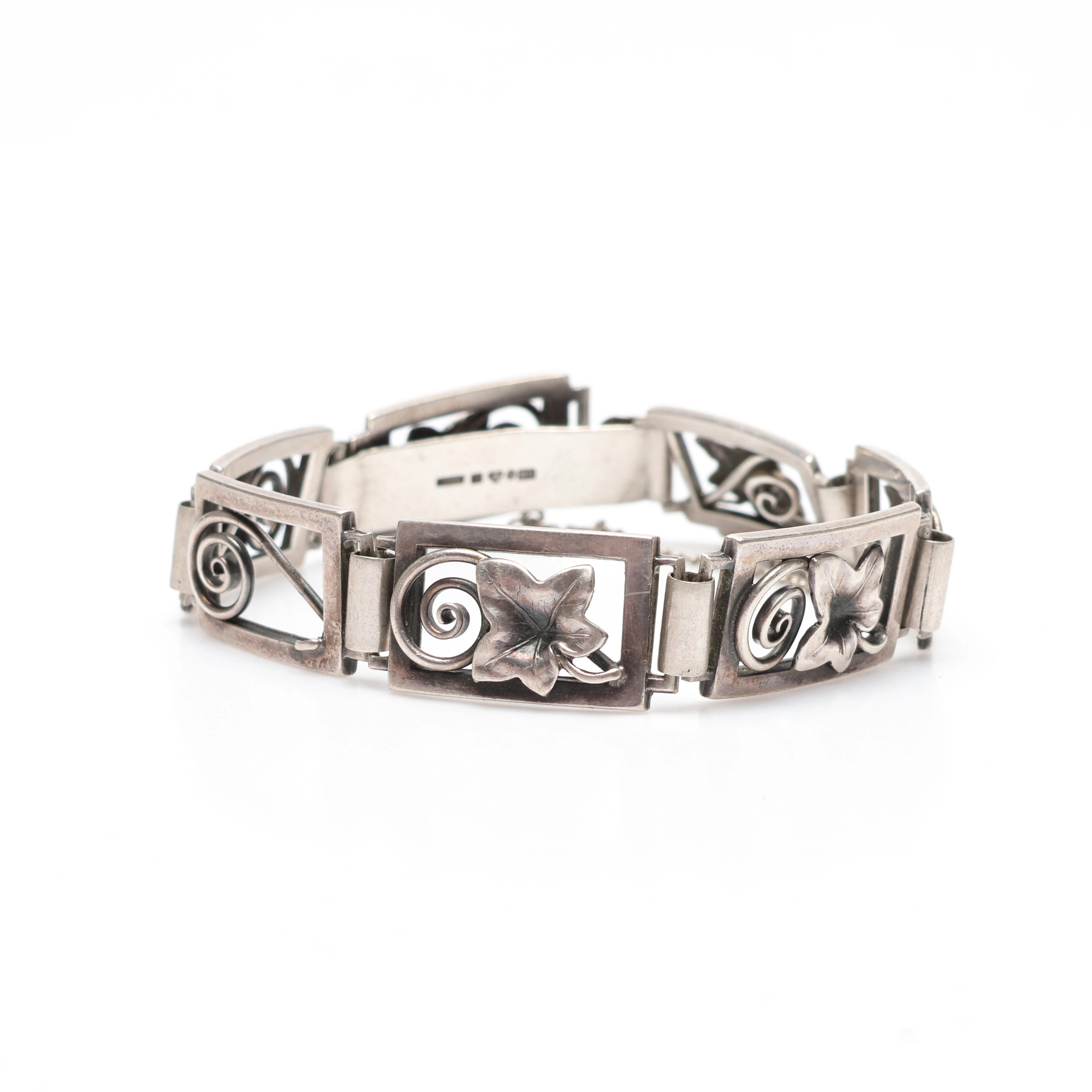 ARMBAND, silver, Gustaf Dahlgren & Co, Malmö. 1954. Vikt ca 26 gram.