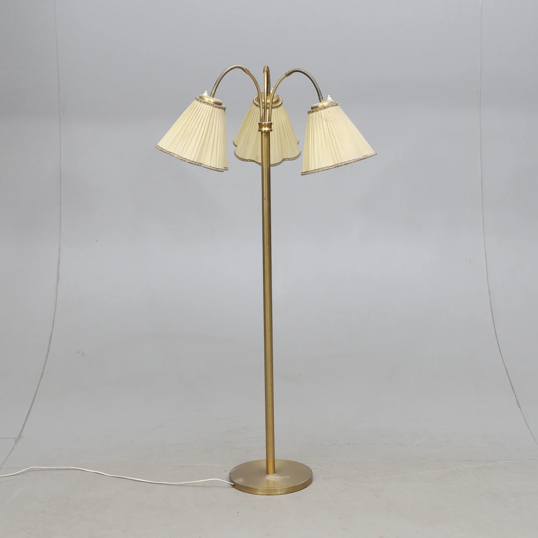 GOLVLAMPA, trearmad, mässing, 1940-/50-tal.