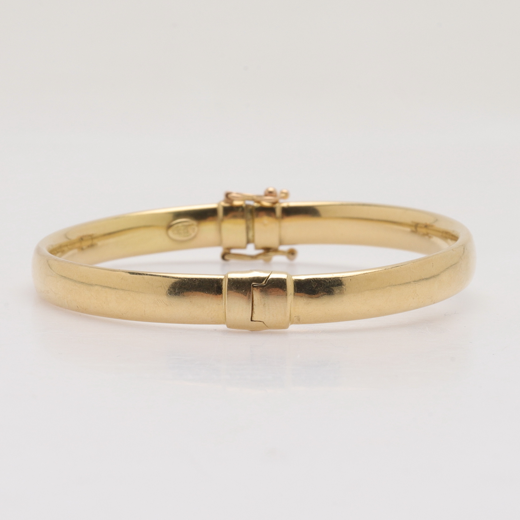 ARMRING, 18K guld. Totalvikt ca 14,14 g.