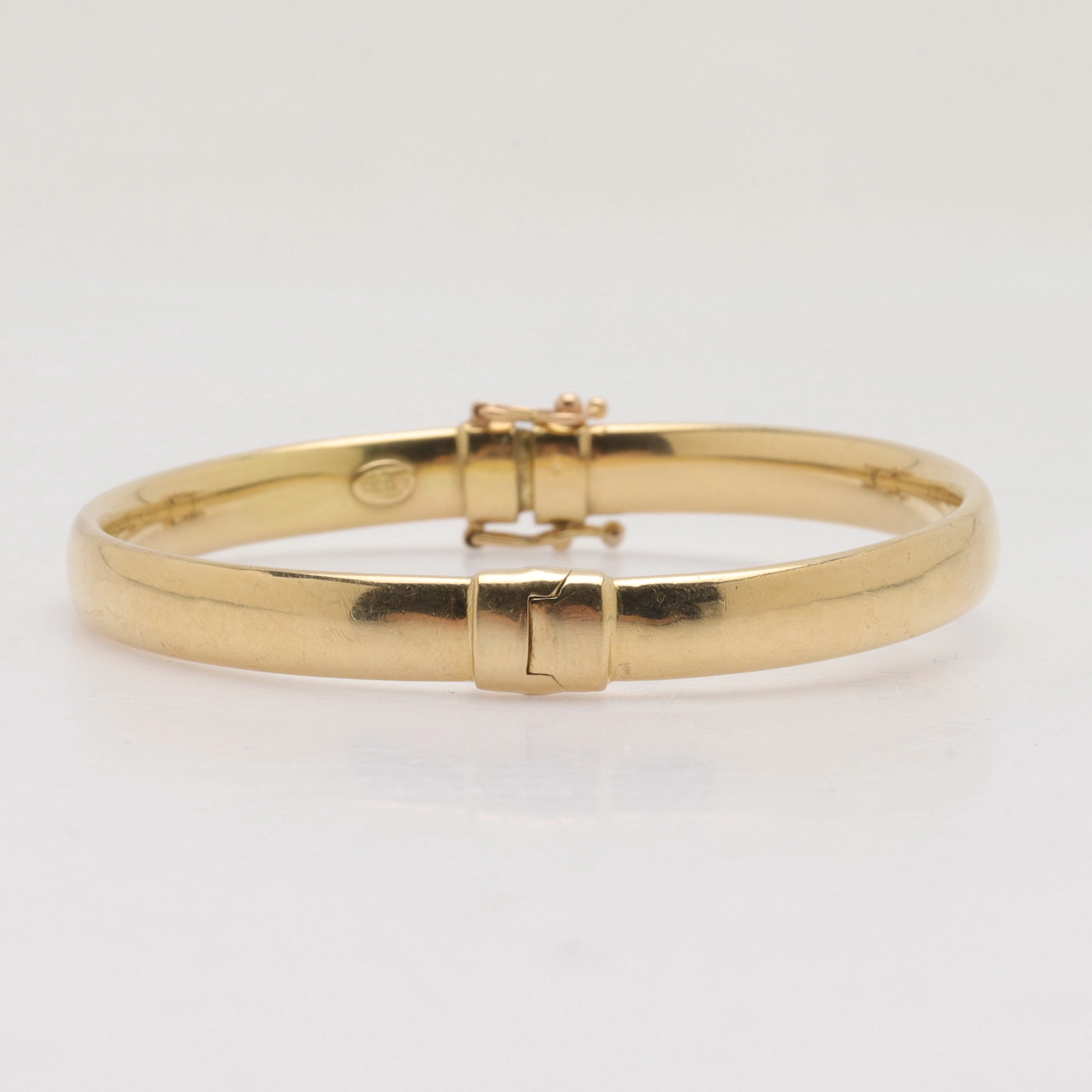 ARMRING, 18K guld. Totalvikt ca 14,14 g.